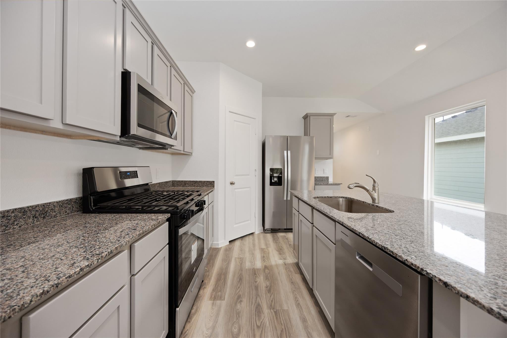 5205 Greengrass Willow Way, Houston, TX 77048 photo