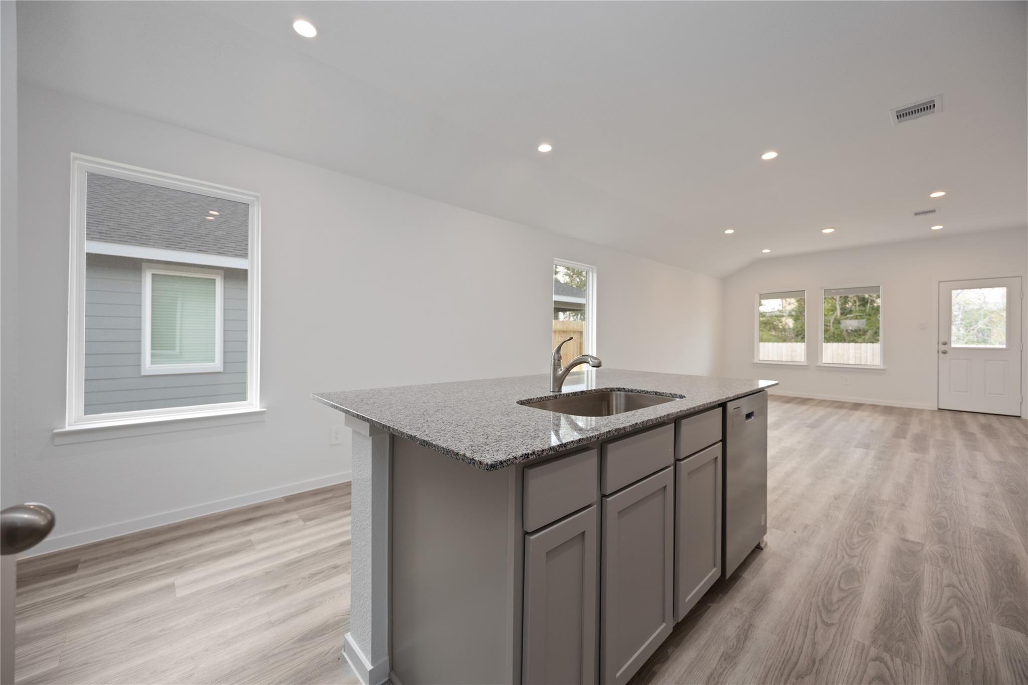 5205 Greengrass Willow Way, Houston, TX 77048 photo