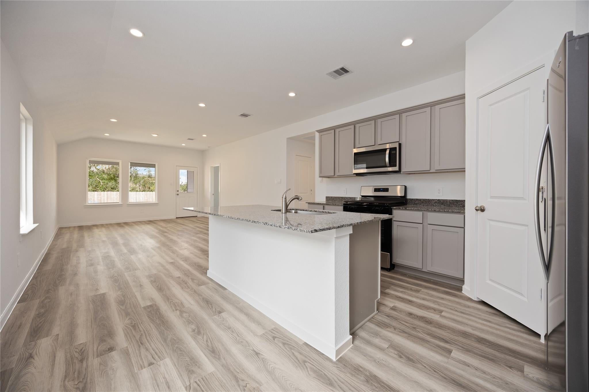5205 Greengrass Willow Way, Houston, TX 77048