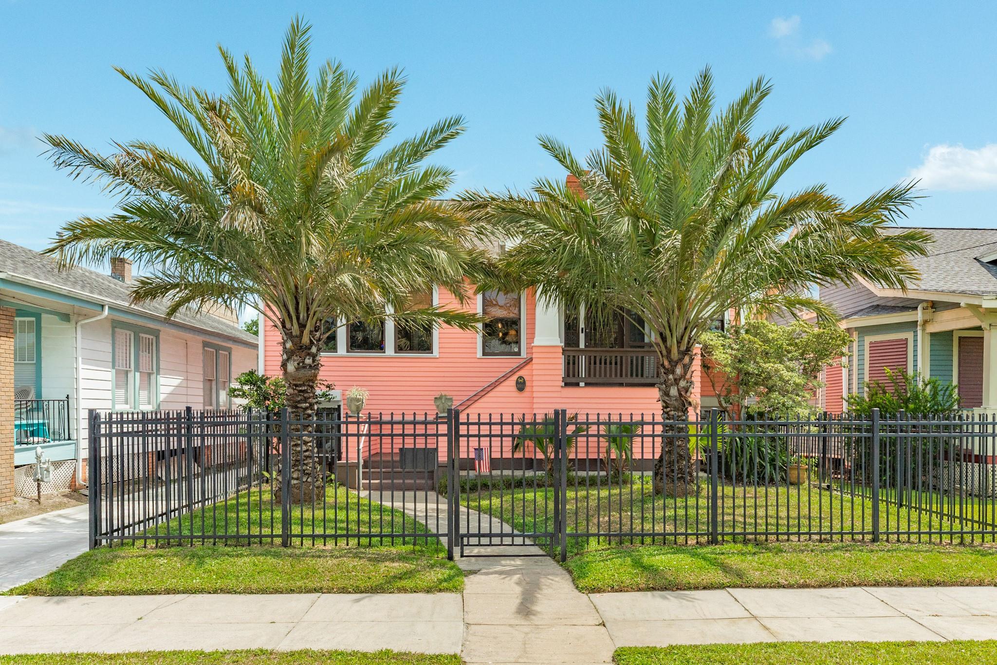 3911 Avenue R #1/2, Galveston, TX 77550 photo