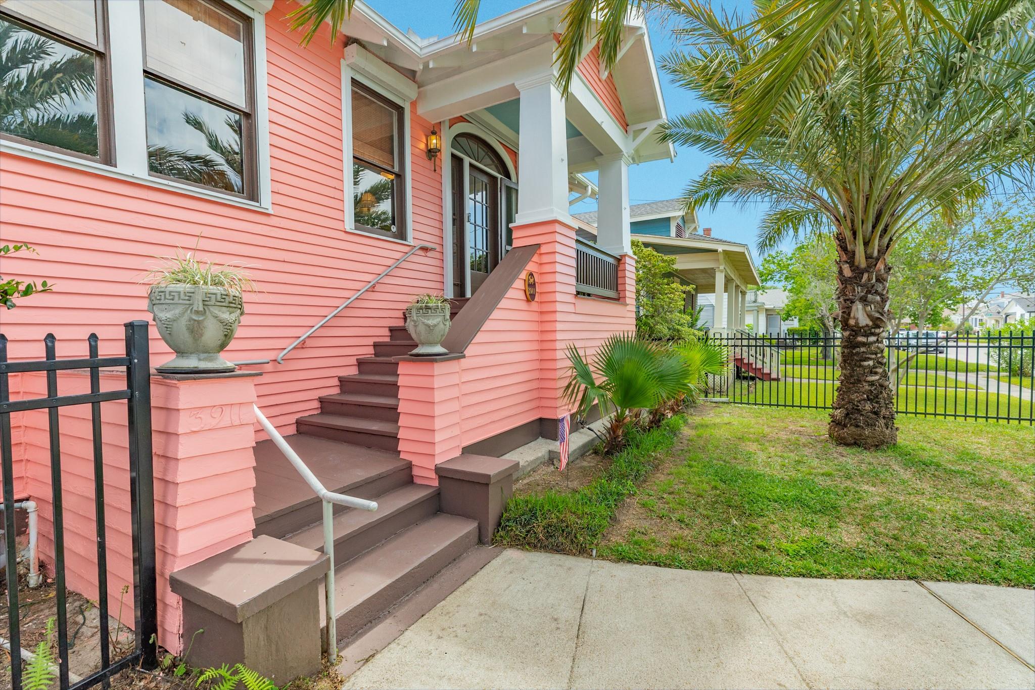 3911 Avenue R, Galveston, TX 77550