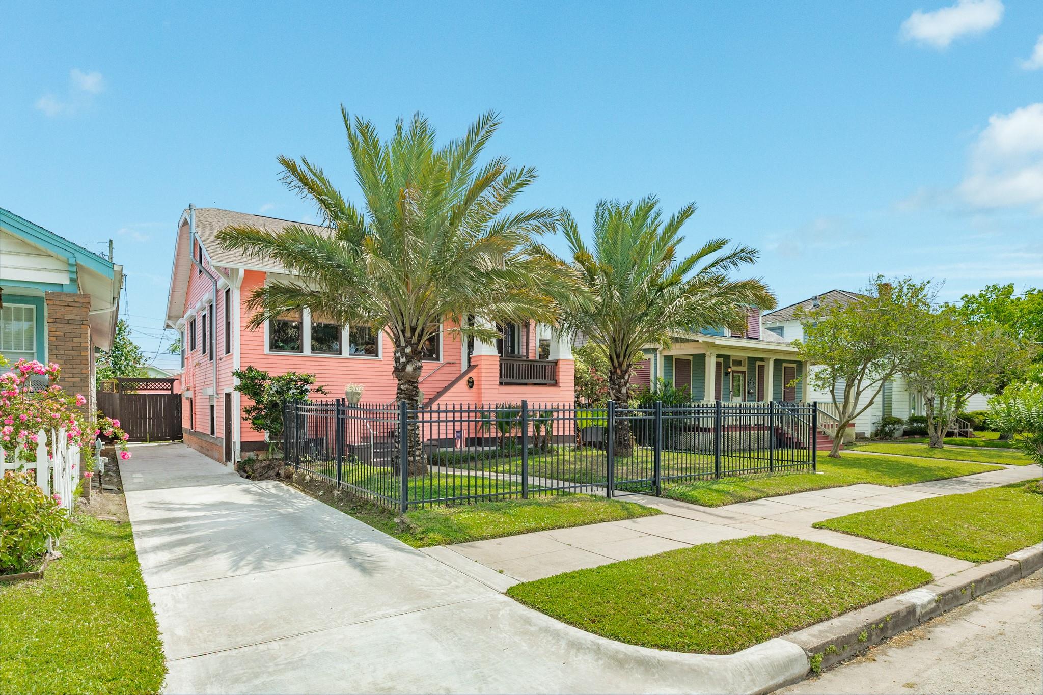 3911 Avenue R #1/2, Galveston, TX 77550 photo