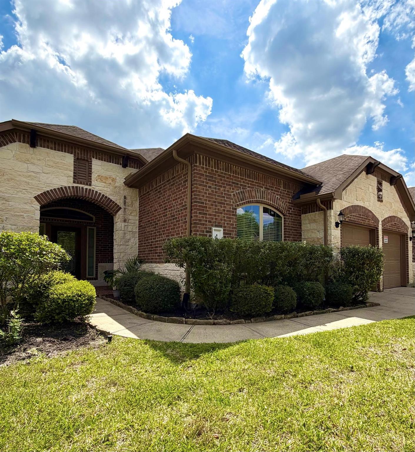 107 Jacobs Meadow Dr, Conroe, TX 77384
