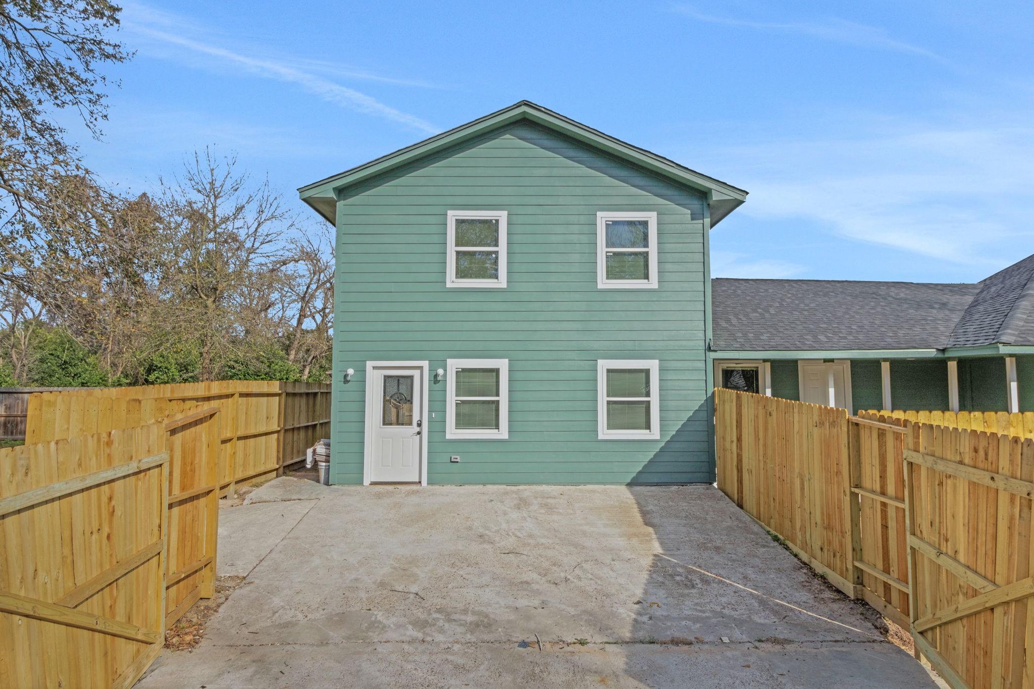 990 Wall St, Houston, TX 77088