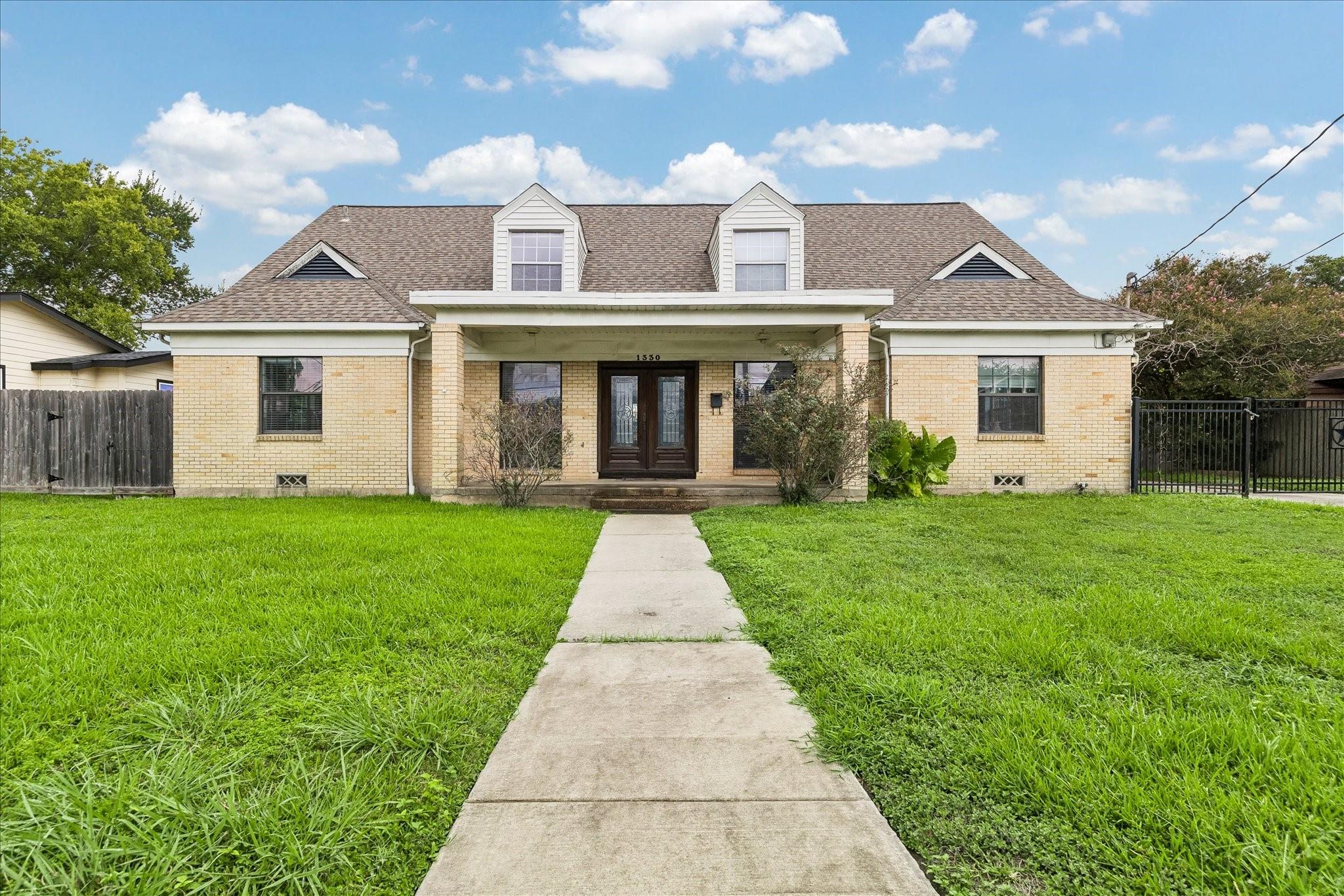 1330 Des Jardines St, Houston, TX 77023