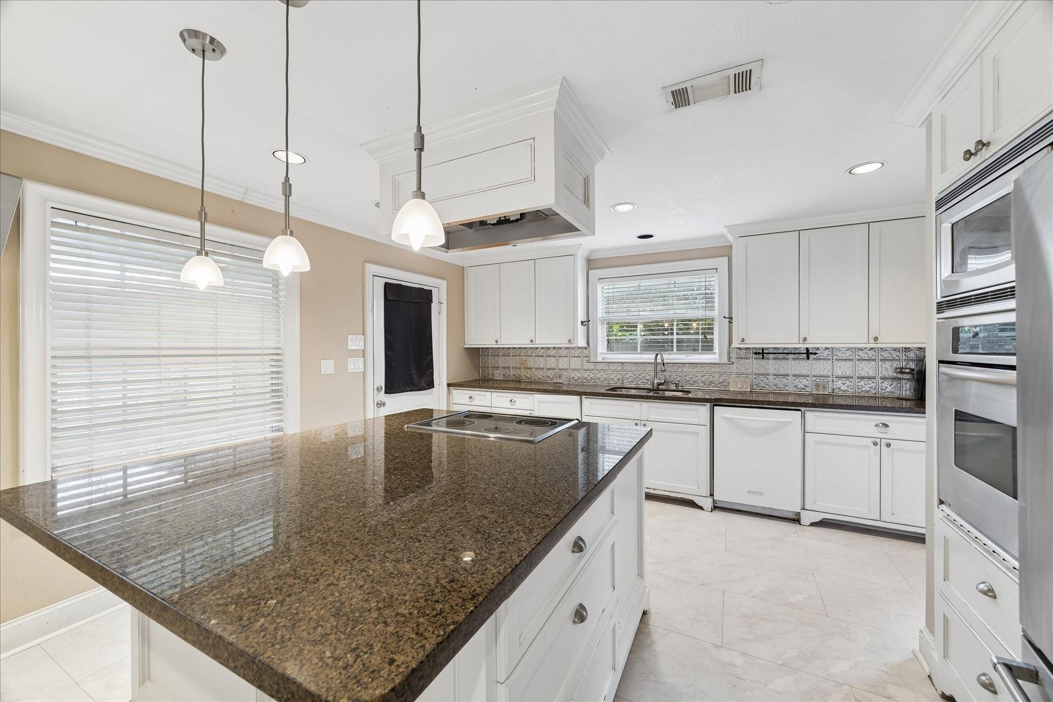 1330 Des Jardines St, Houston, TX 77023 photo