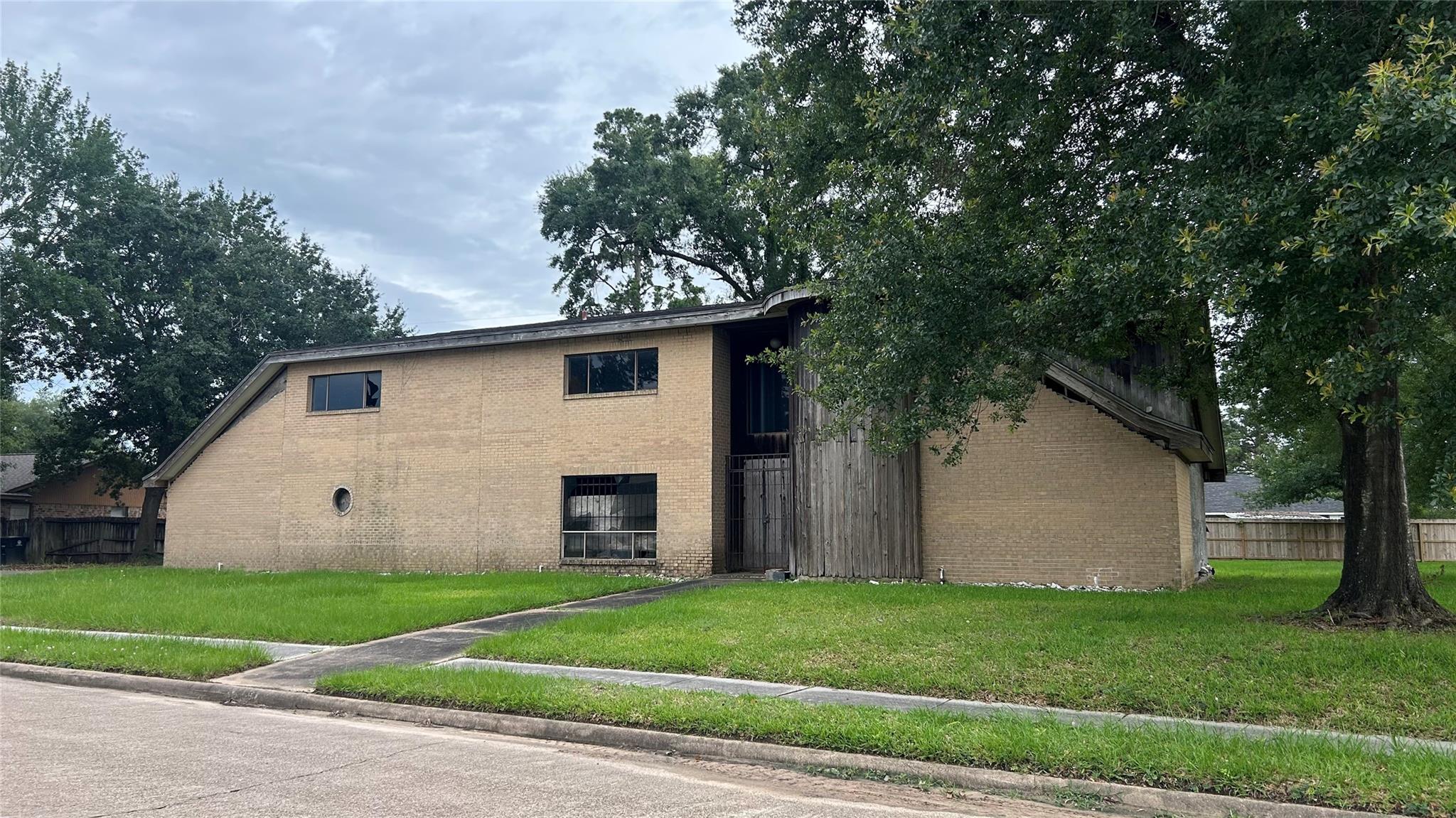 6706 Standing Oaks St, Houston, TX 77050