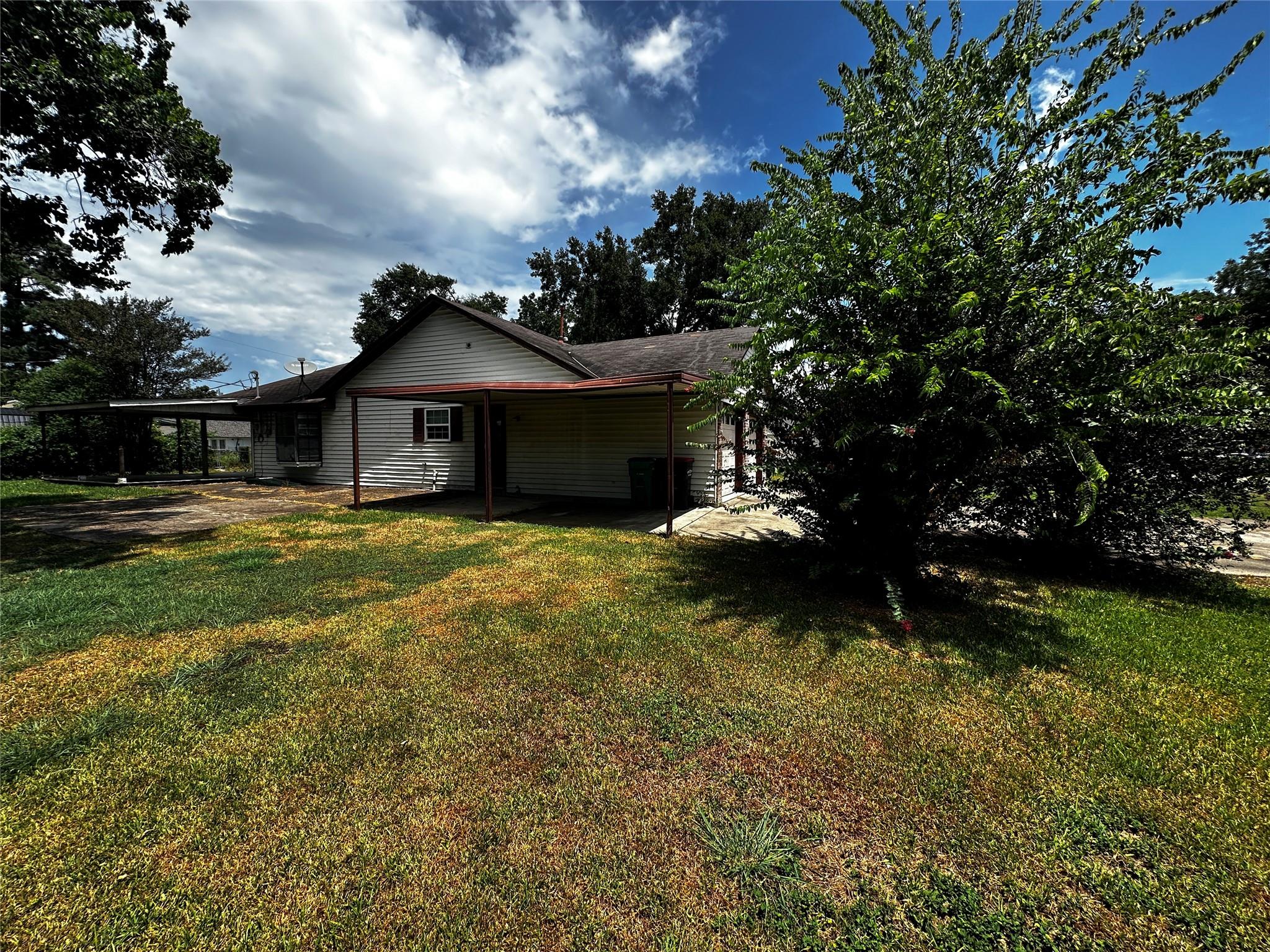 205 Honeysuckle Dr, Baytown, TX 77520 photo