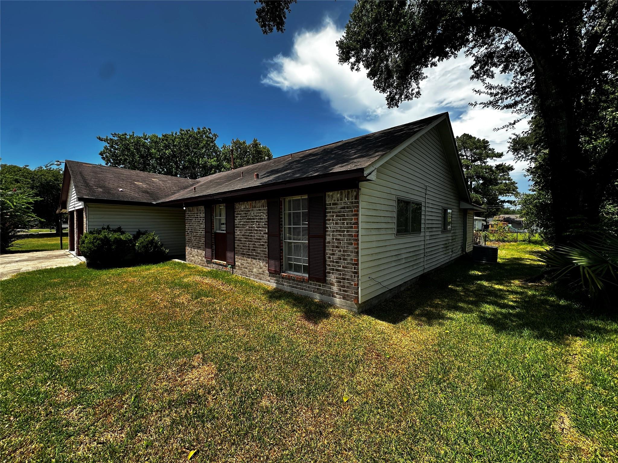 205 Honeysuckle Dr, Baytown, TX 77520 photo