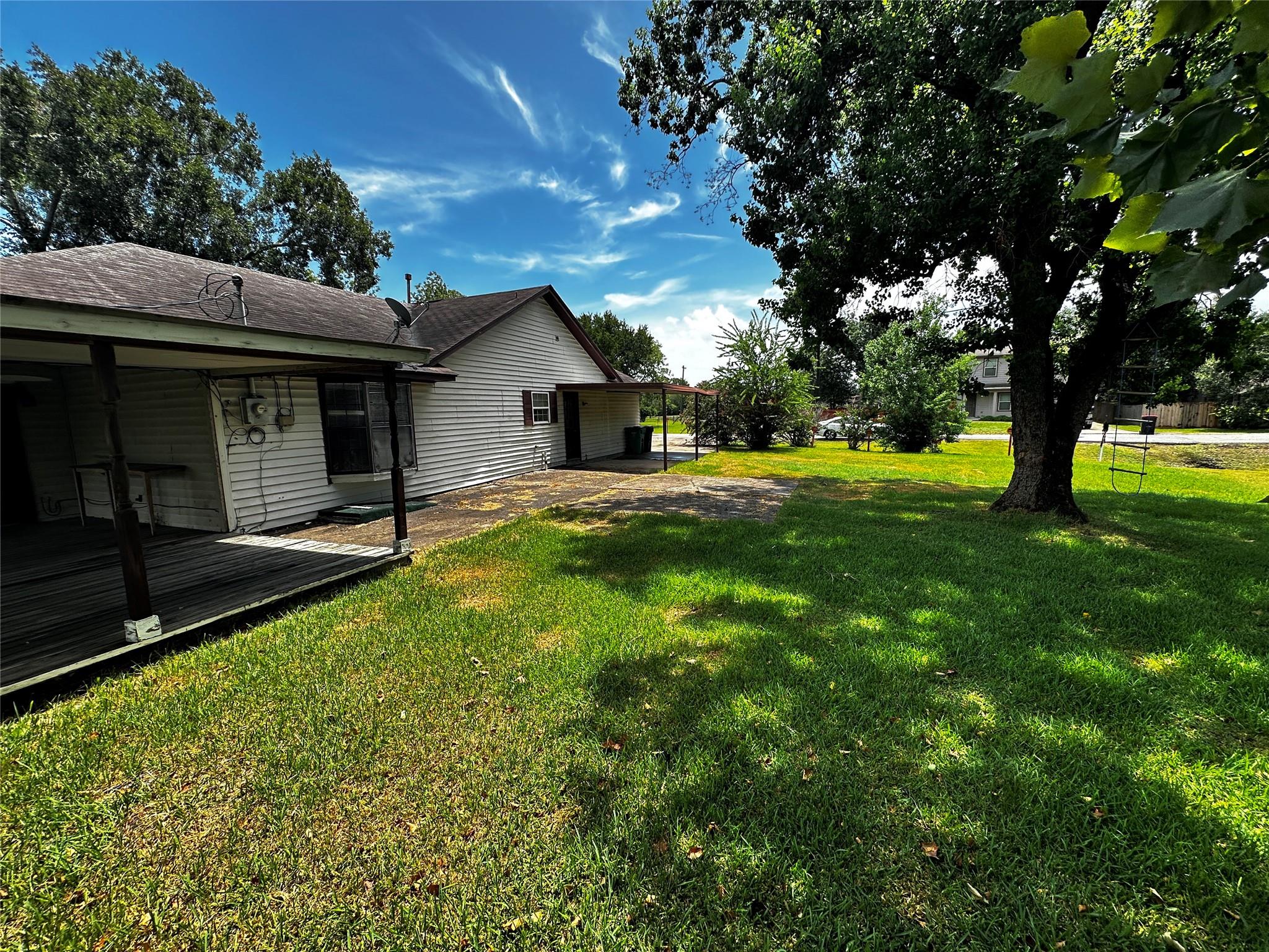 205 Honeysuckle Dr, Baytown, TX 77520 photo