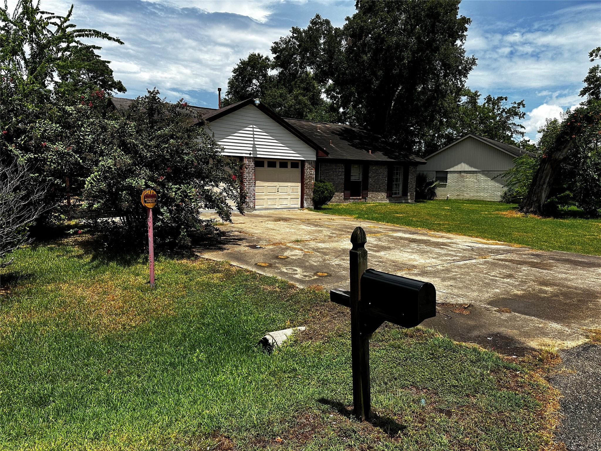 205 Honeysuckle Dr, Baytown, TX 77520 photo