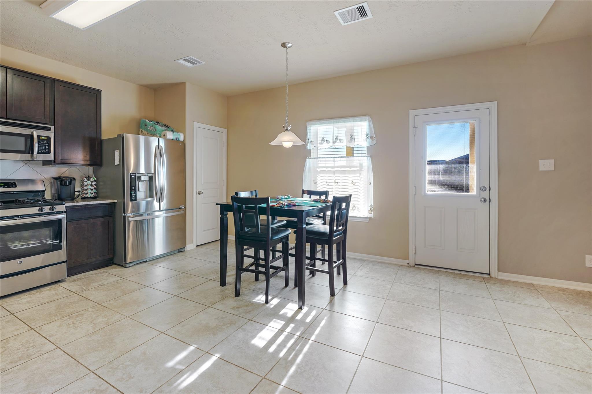 6939 Hazelnut Ln, Baytown, TX 77521 photo