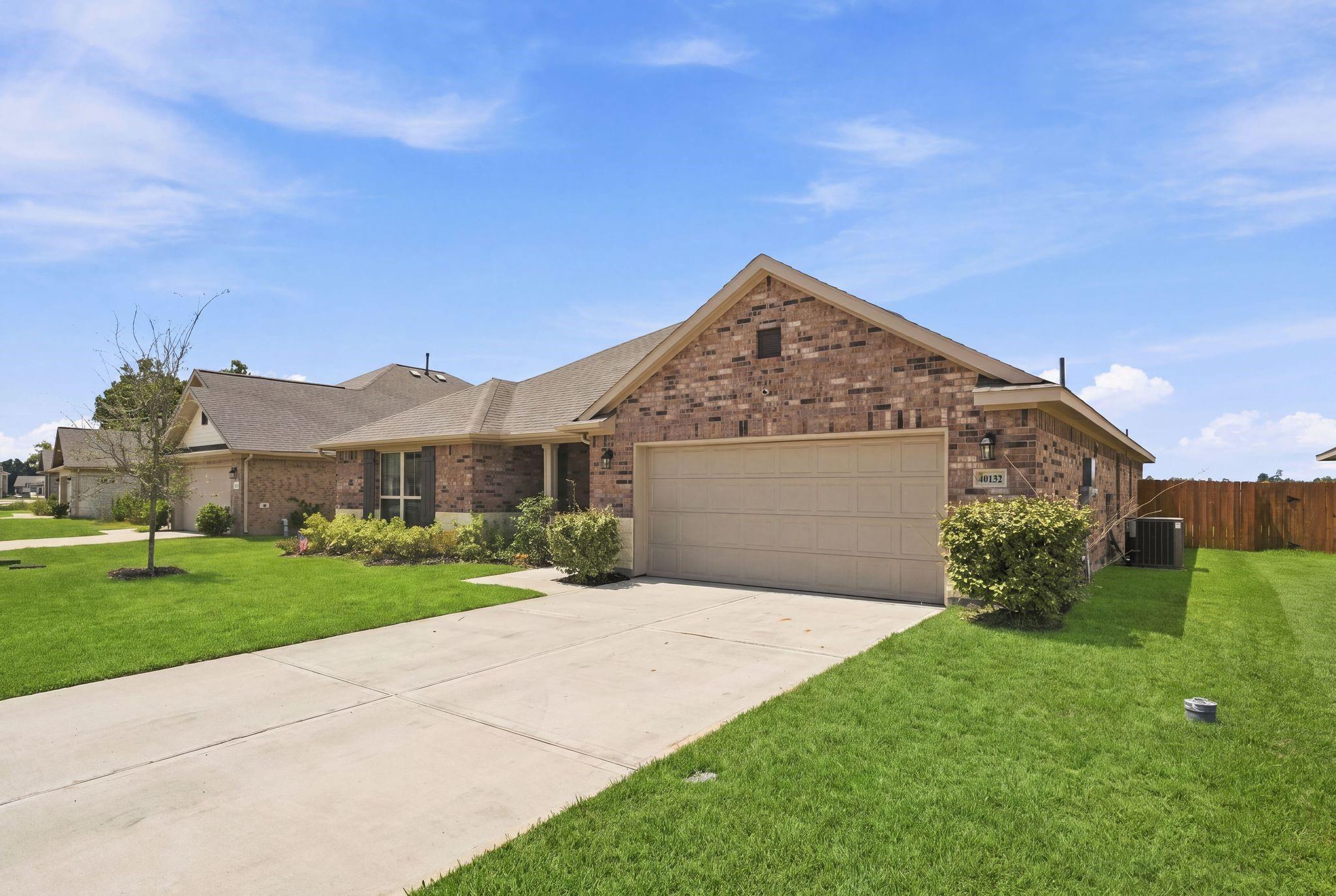 40132 Spyglass Hill Dr, Cleveland, TX 77327 photo