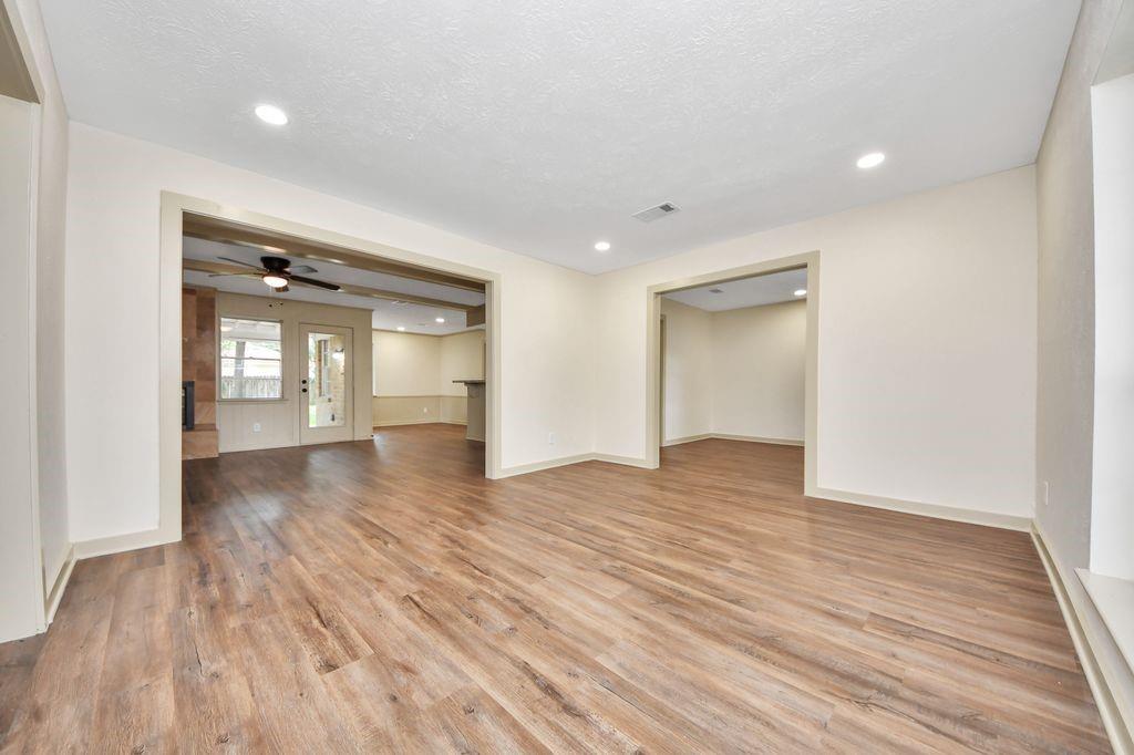 5731 Lodge Creek Dr, Houston, TX 77066 photo