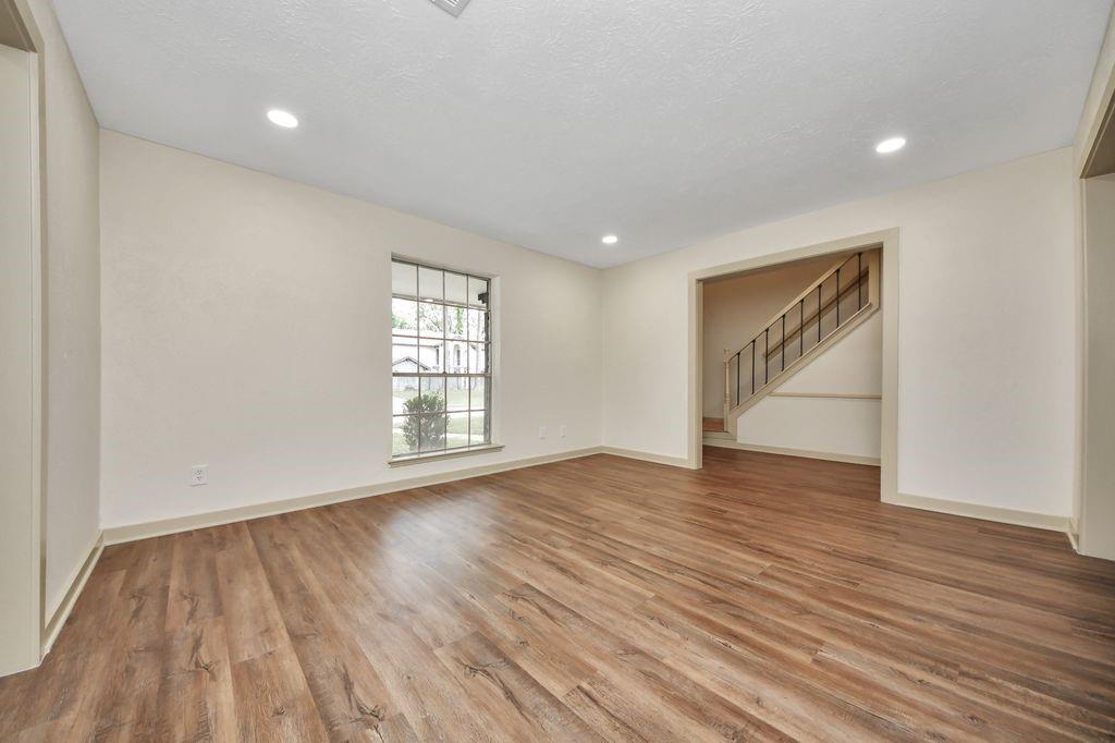 5731 Lodge Creek Dr, Houston, TX 77066 photo