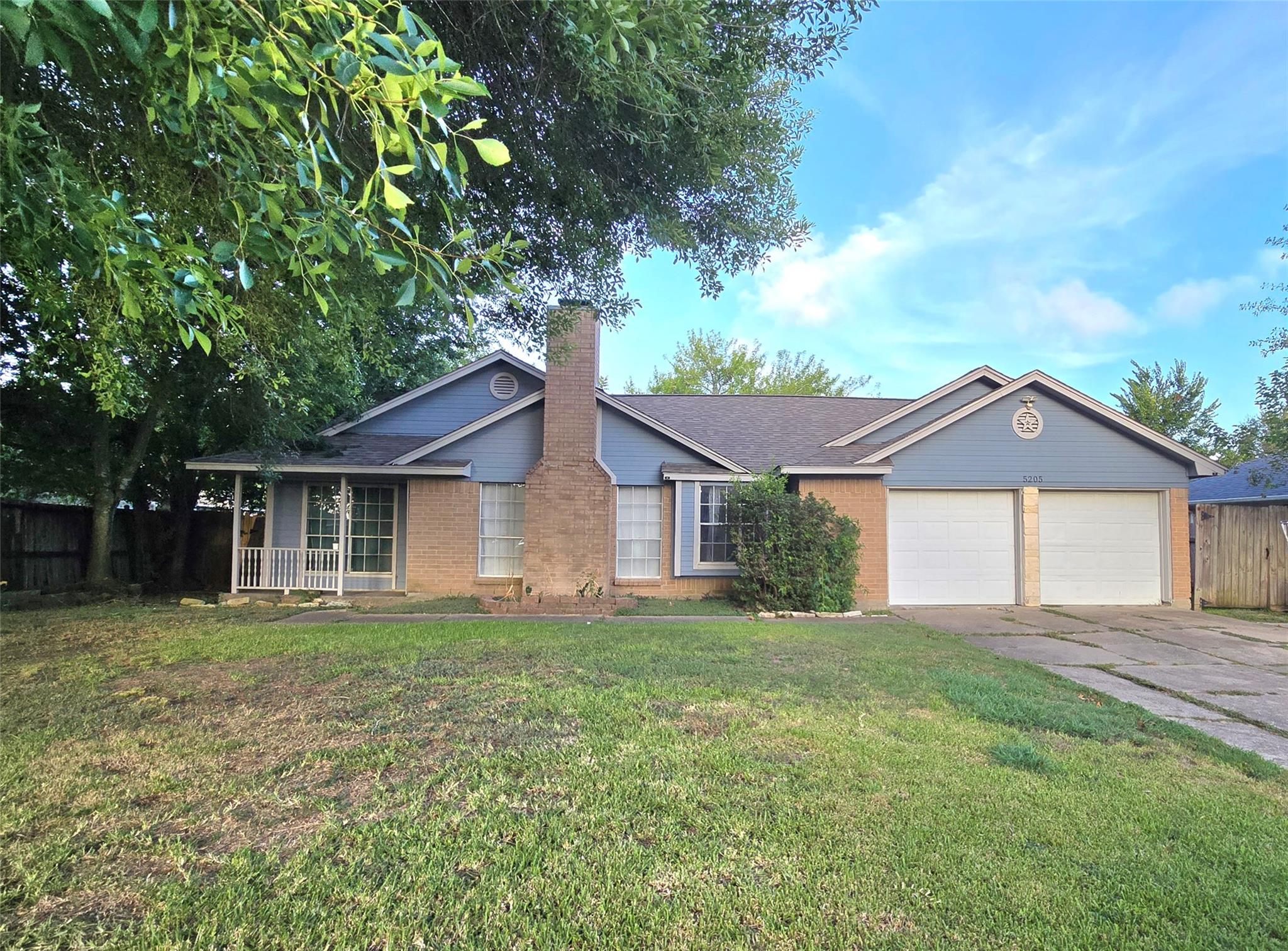 5205 Winding Brook Dr, Dickinson, TX 77539