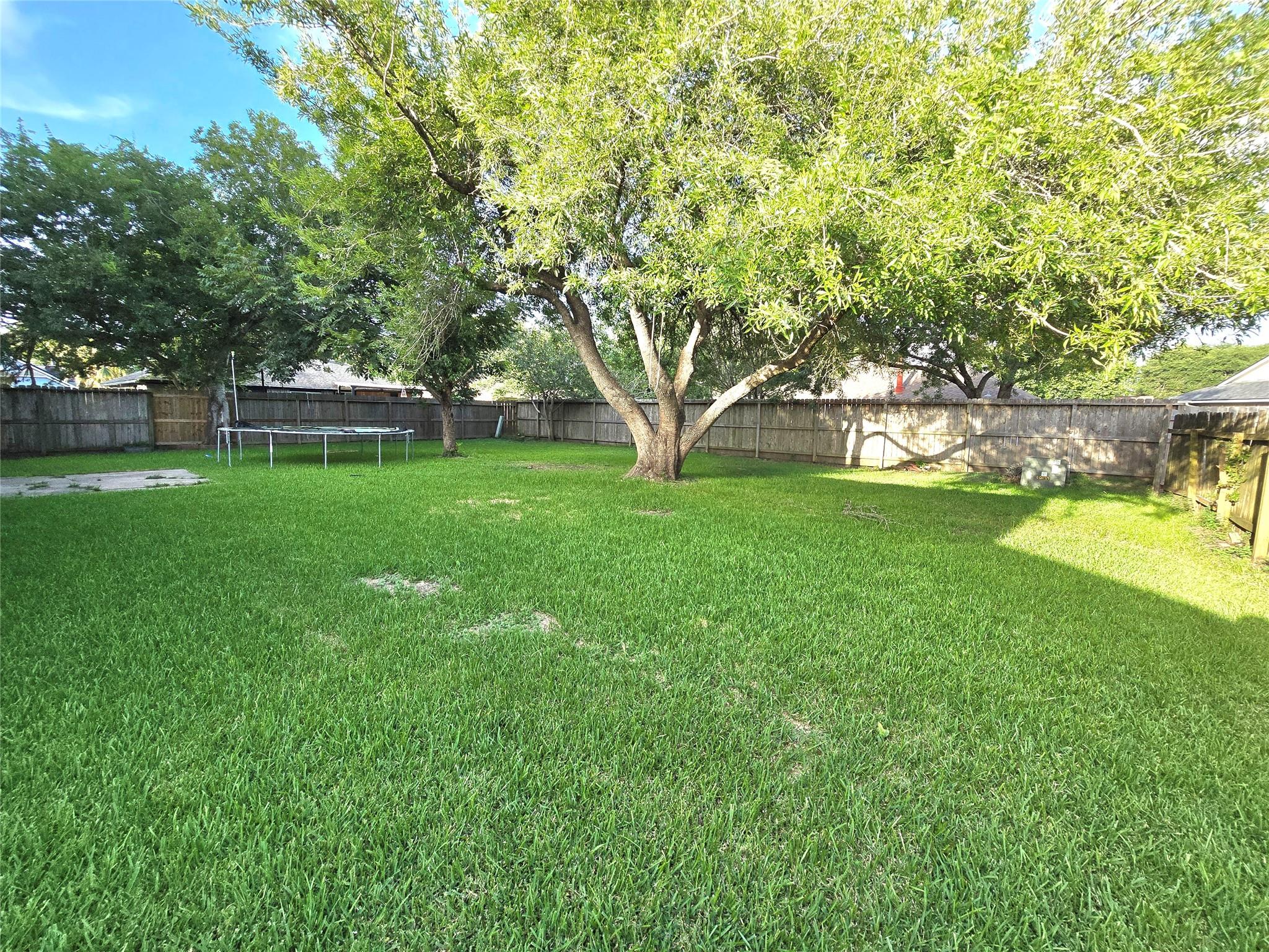 5205 Winding Brook Dr, Dickinson, TX 77539 photo