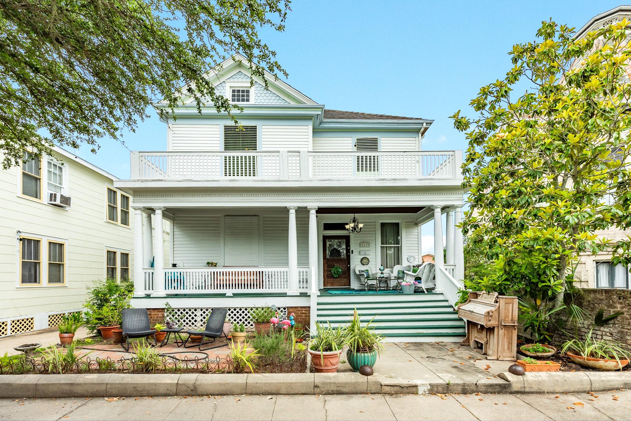 1619 Sealy St, Galveston, TX 77550