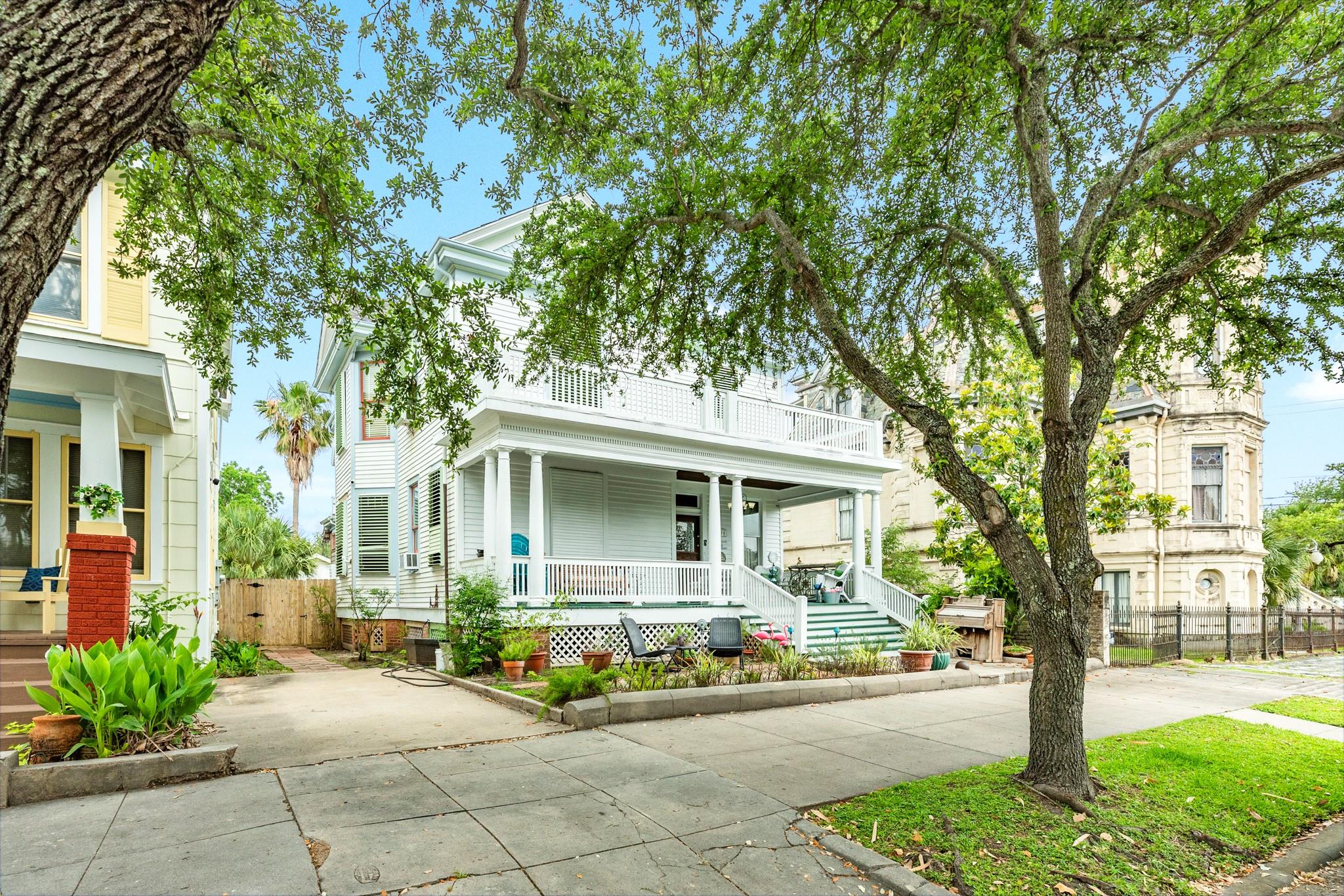 1619 Sealy St, Galveston, TX 77550 photo