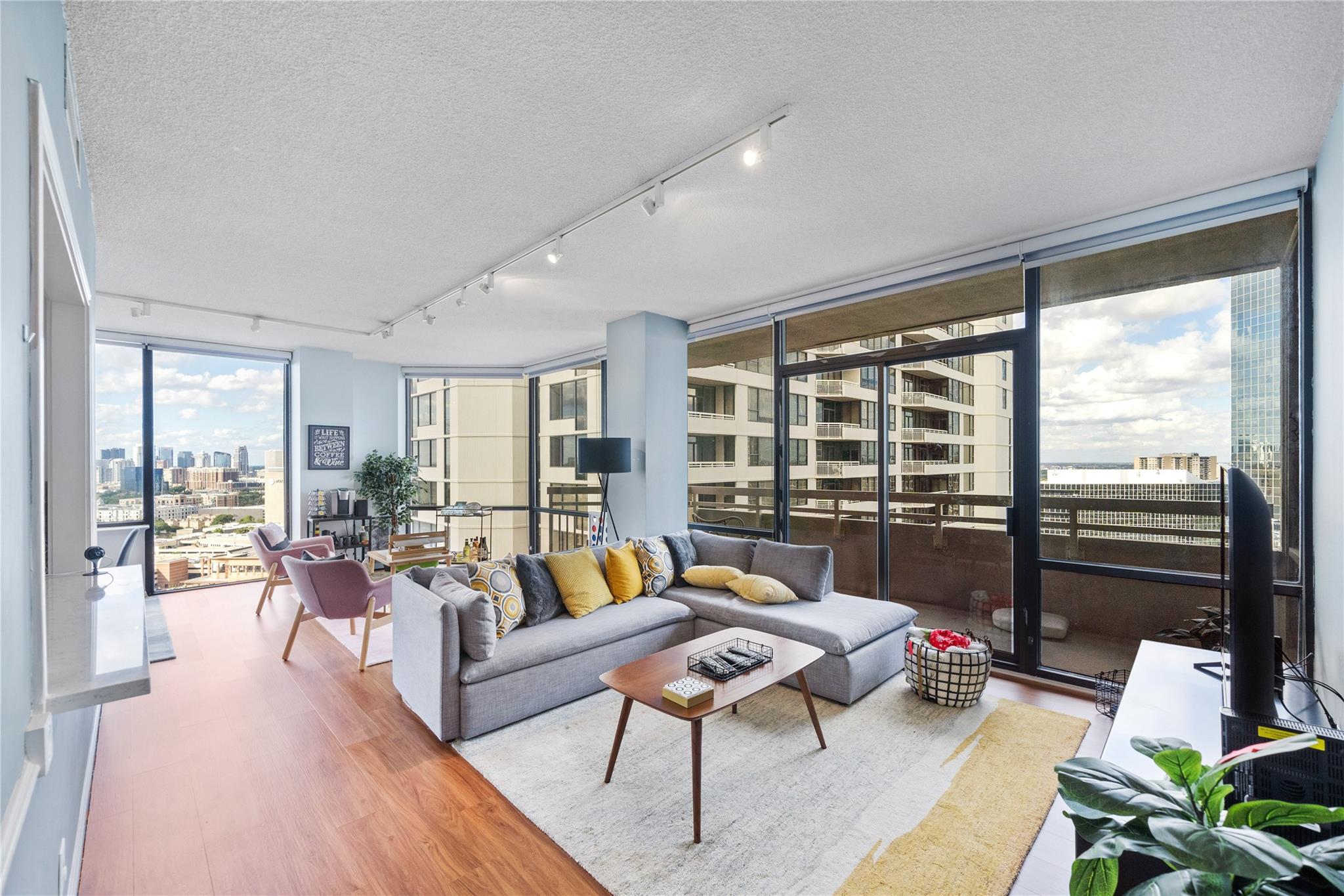 15 Greenway Plz #25 J, Houston, TX 77046 photo