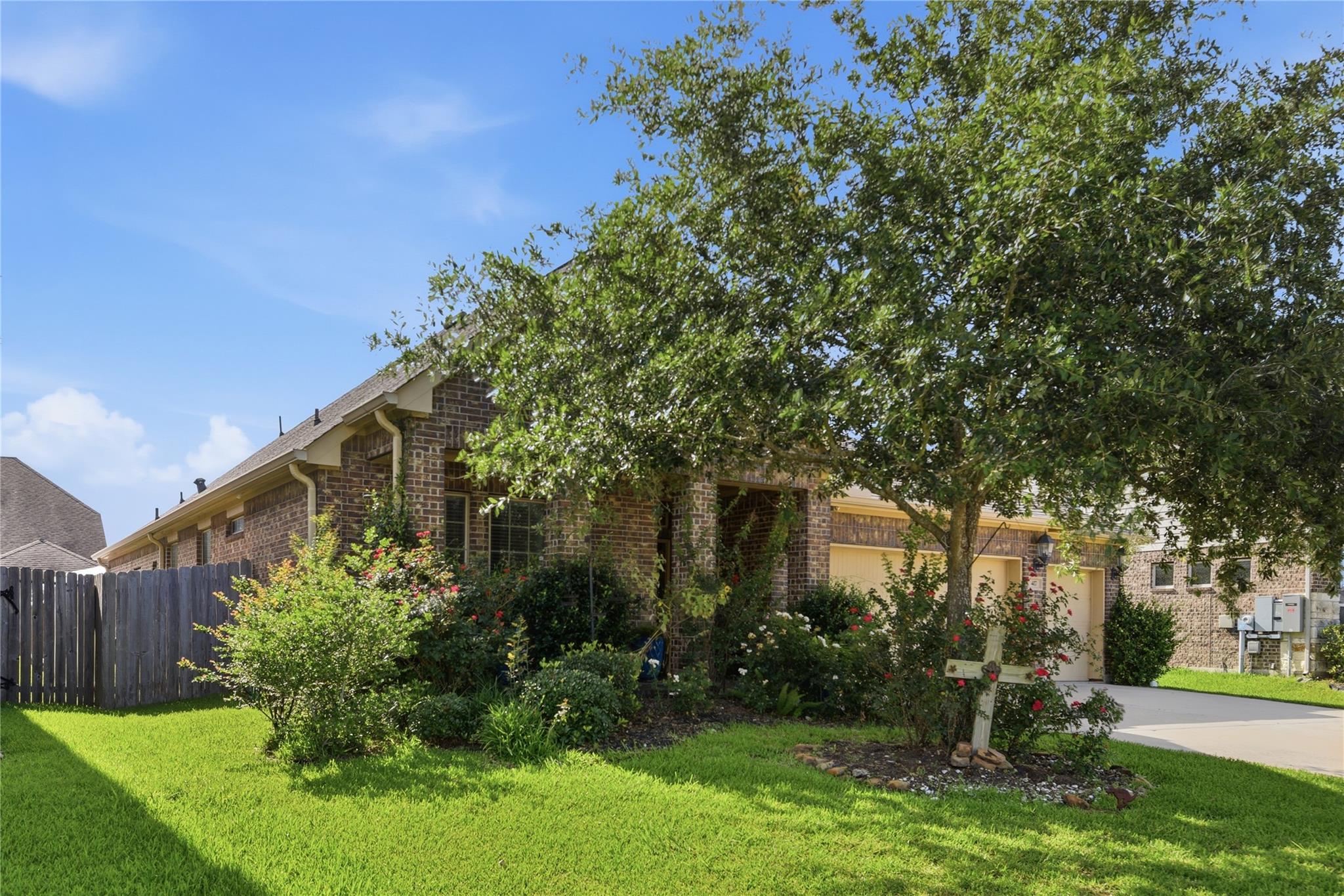417 Westwood Dr, League City, TX 77573 photo