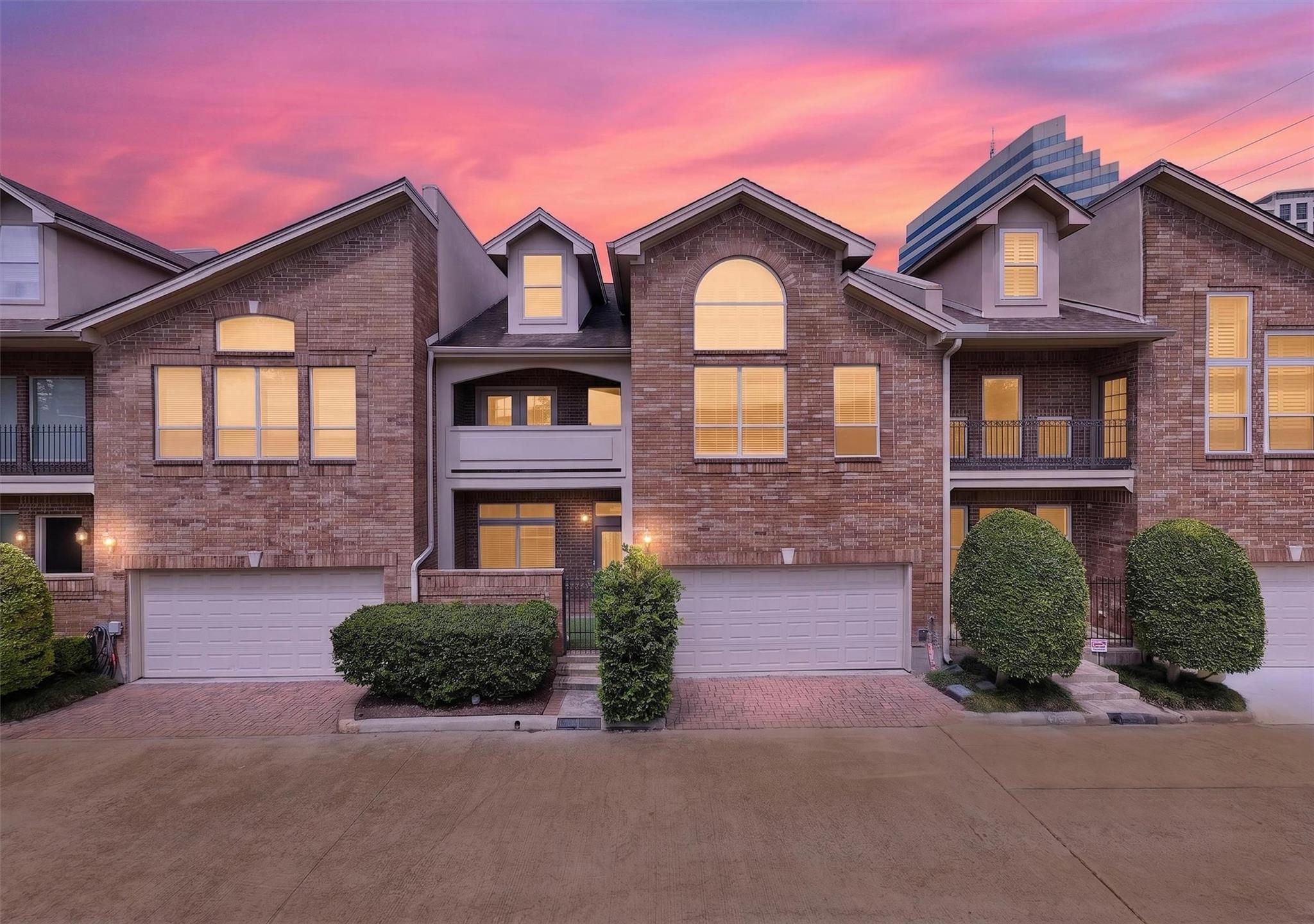 4720 Post Oak Timber Dr, Houston, TX 77056
