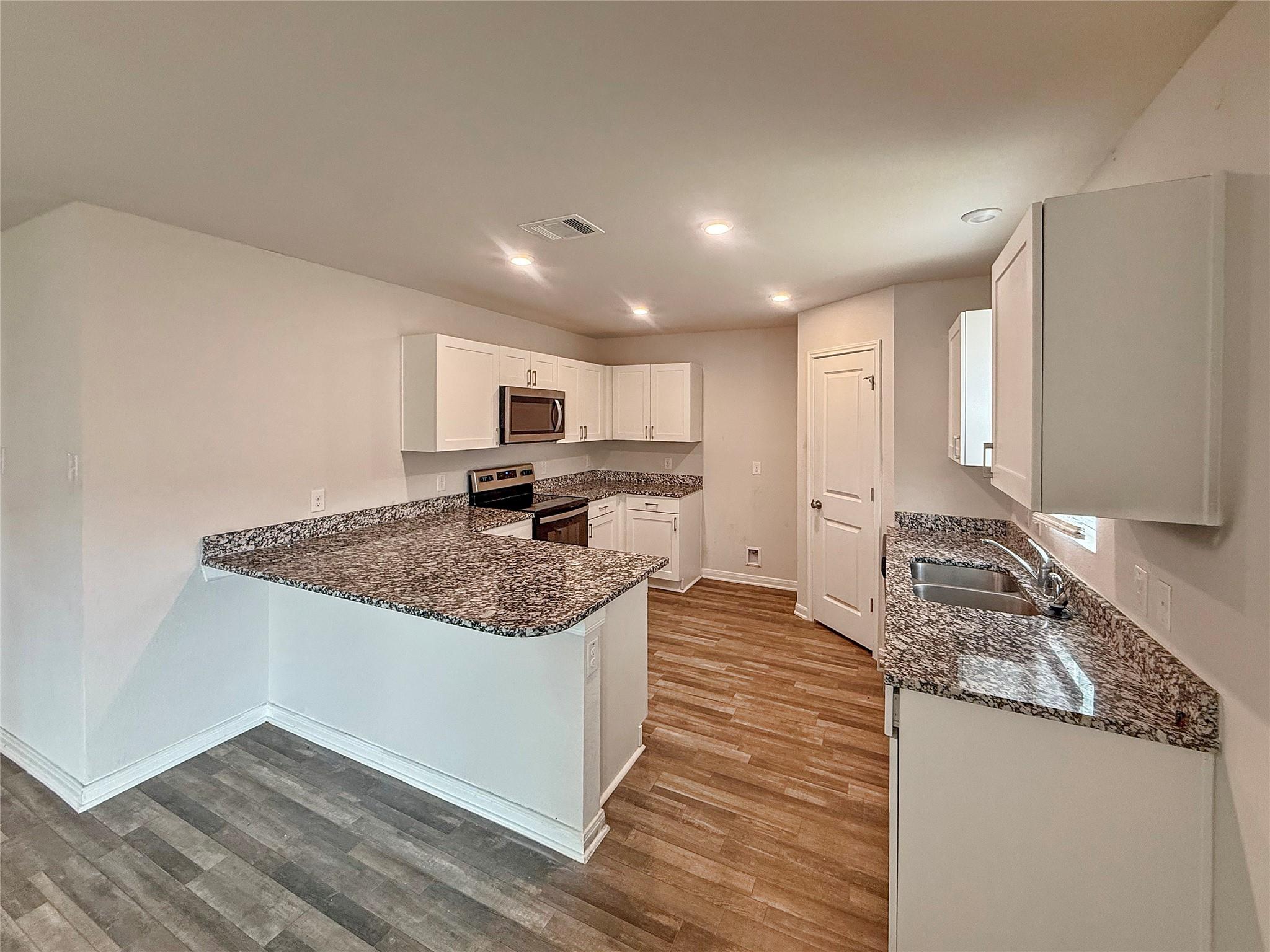 10123 Cerritos Dr, Conroe, TX 77306 photo