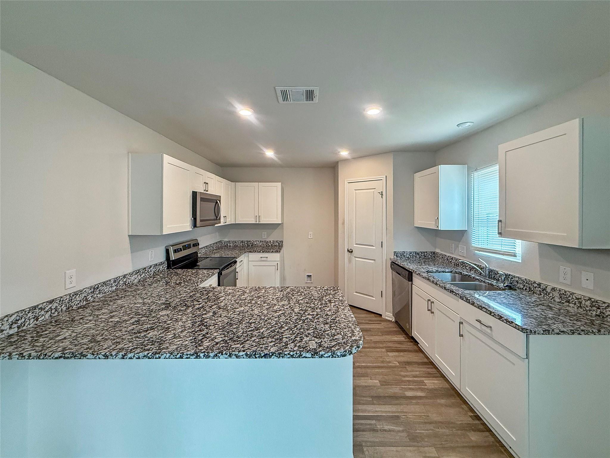 10123 Cerritos Dr, Conroe, TX 77306 photo