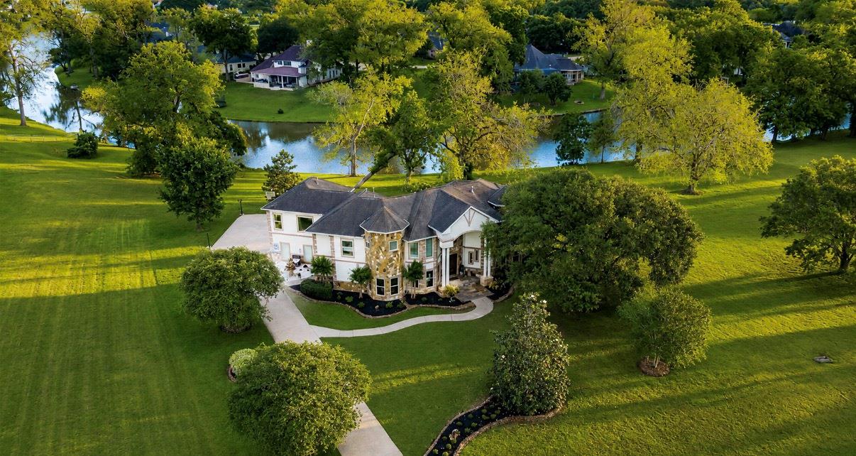 5610 Westerham St, Weston Lakes, TX 77441