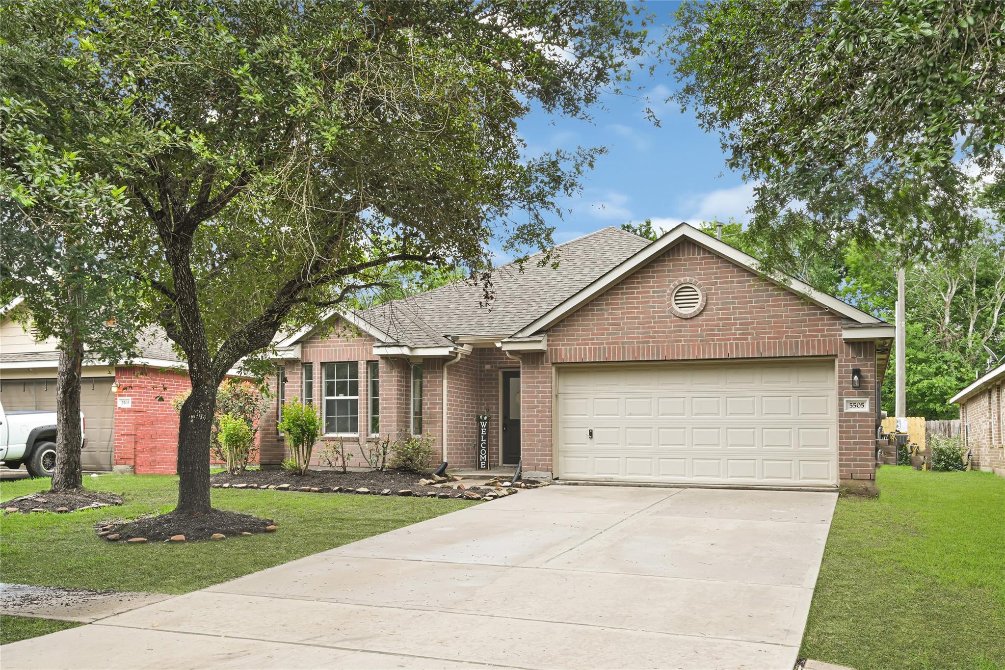 5505 Savannah Woods Ln, Rosharon, TX 77583 photo
