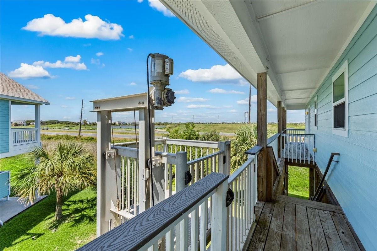 3902 Pirates Beach Ct, Galveston, TX 77554 photo