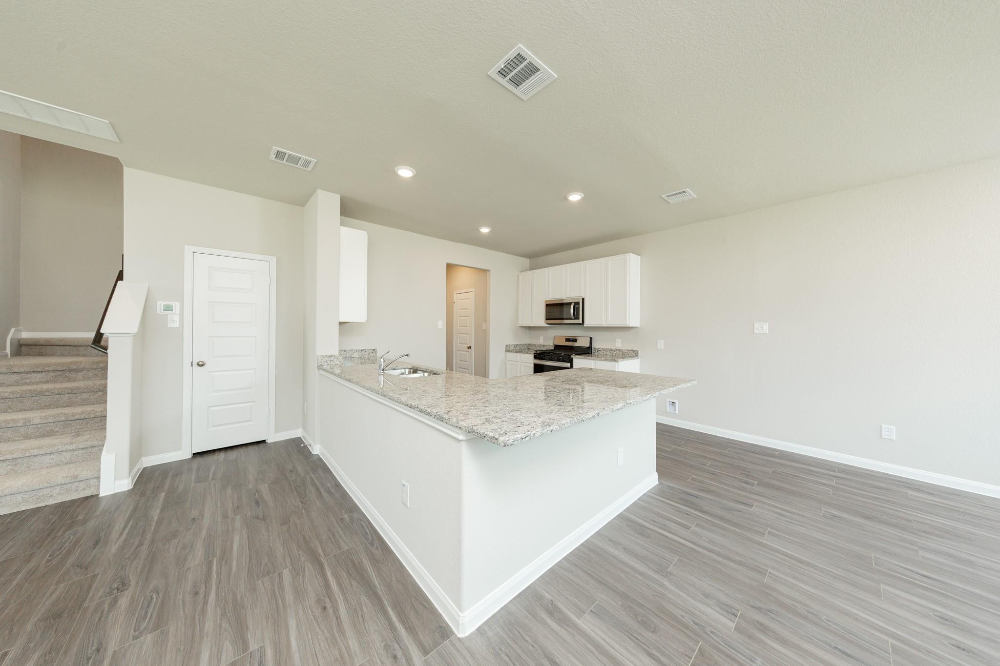 2549 Hawks Eye Dr, Conroe, TX 77301 photo