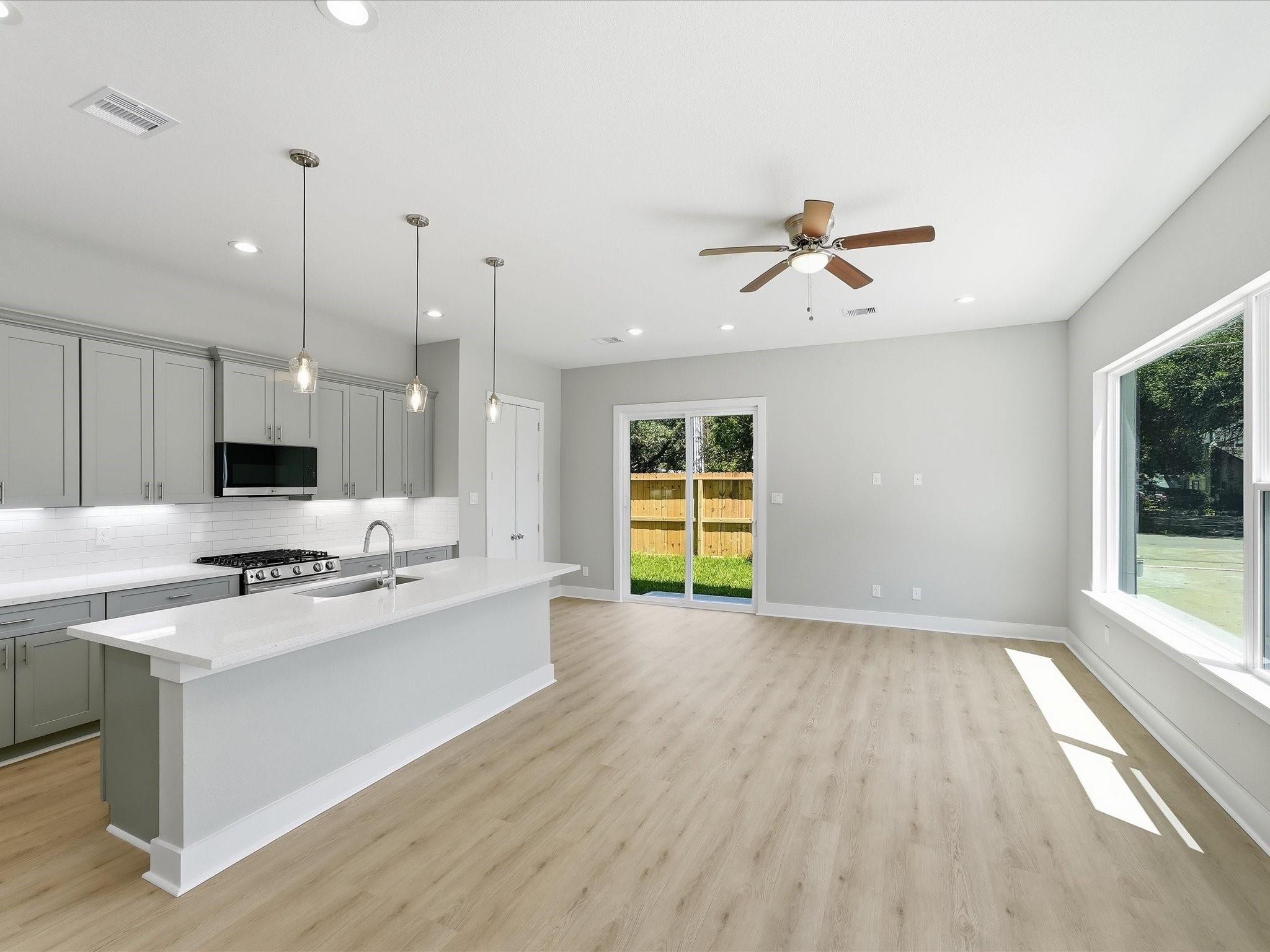 1935 Dewalt St, Houston, TX 77088 photo