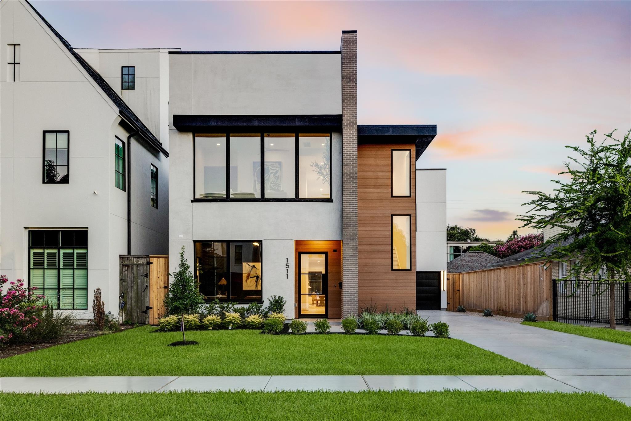 1511 Kipling St, Houston, TX 77006