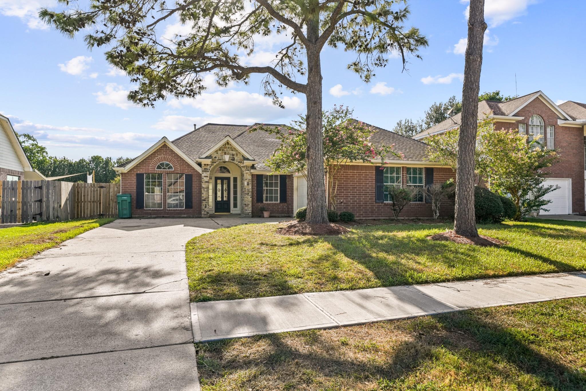 2309 Lord Nelson Dr, Seabrook, TX 77586