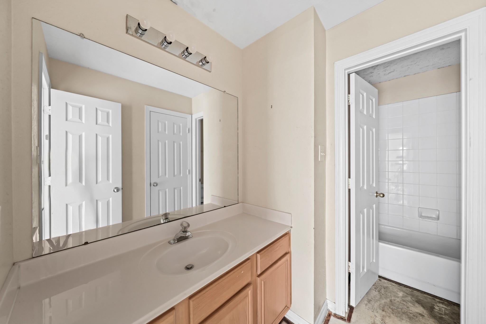 2309 Lord Nelson Dr, Seabrook, TX 77586 photo