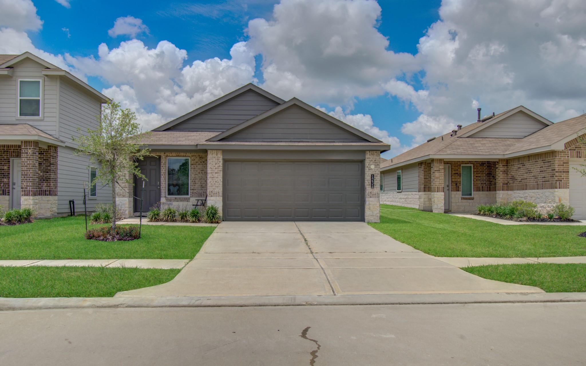 12319 Lariat Run Dr, Houston, TX 77014