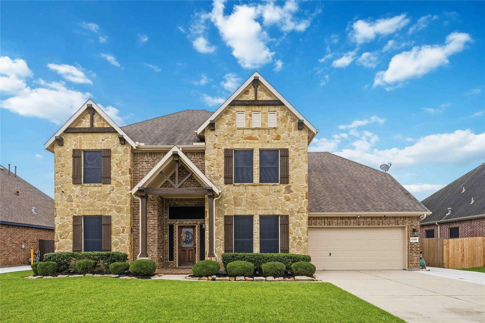 12418 Garnet Rd, Mont Belvieu, TX 77535