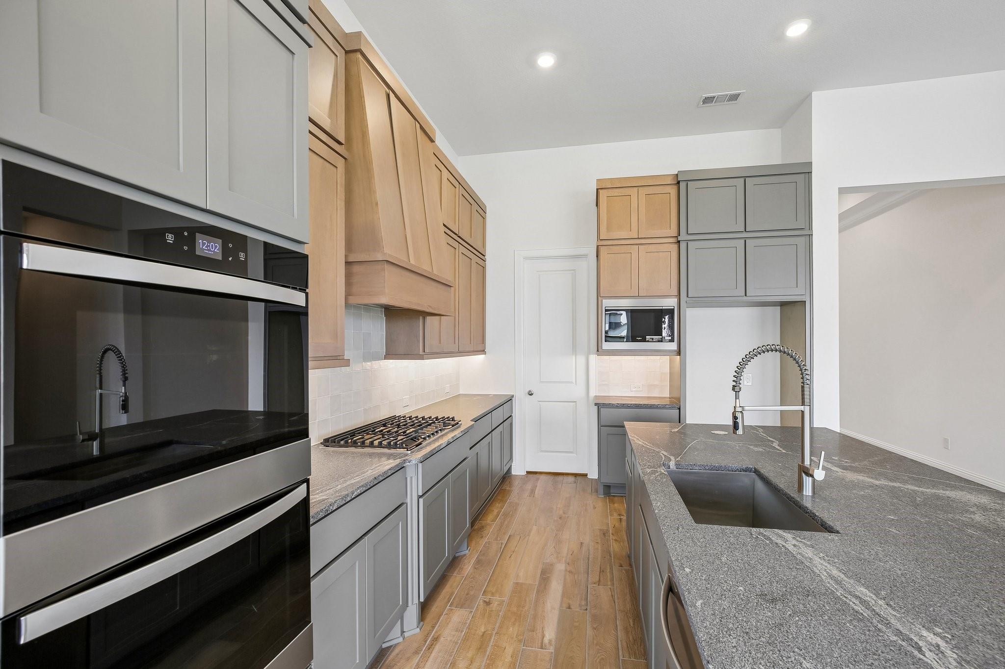 910 Hilltop View Ln, League City, TX 77546 photo