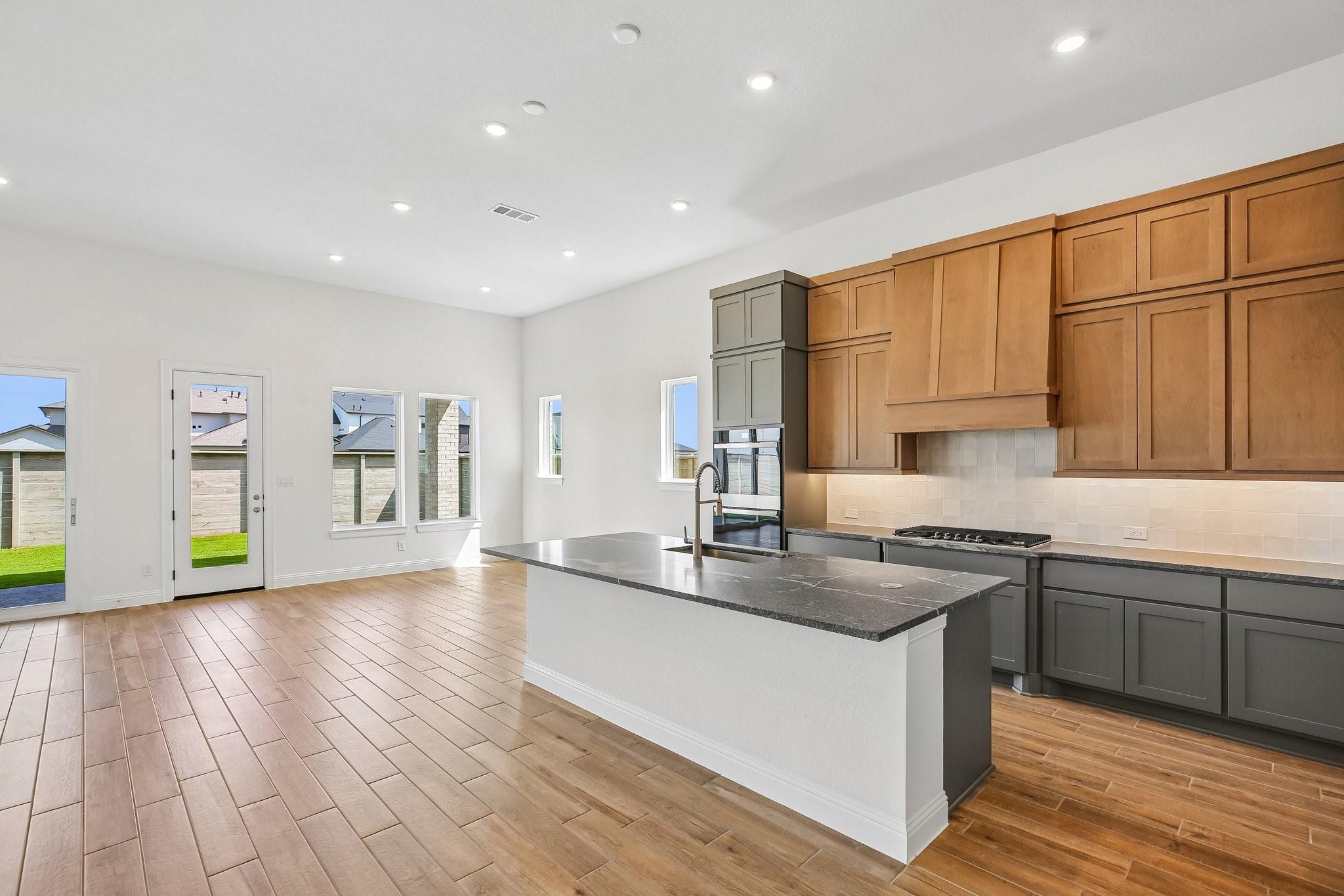 910 Hilltop View Ln, League City, TX 77546 photo