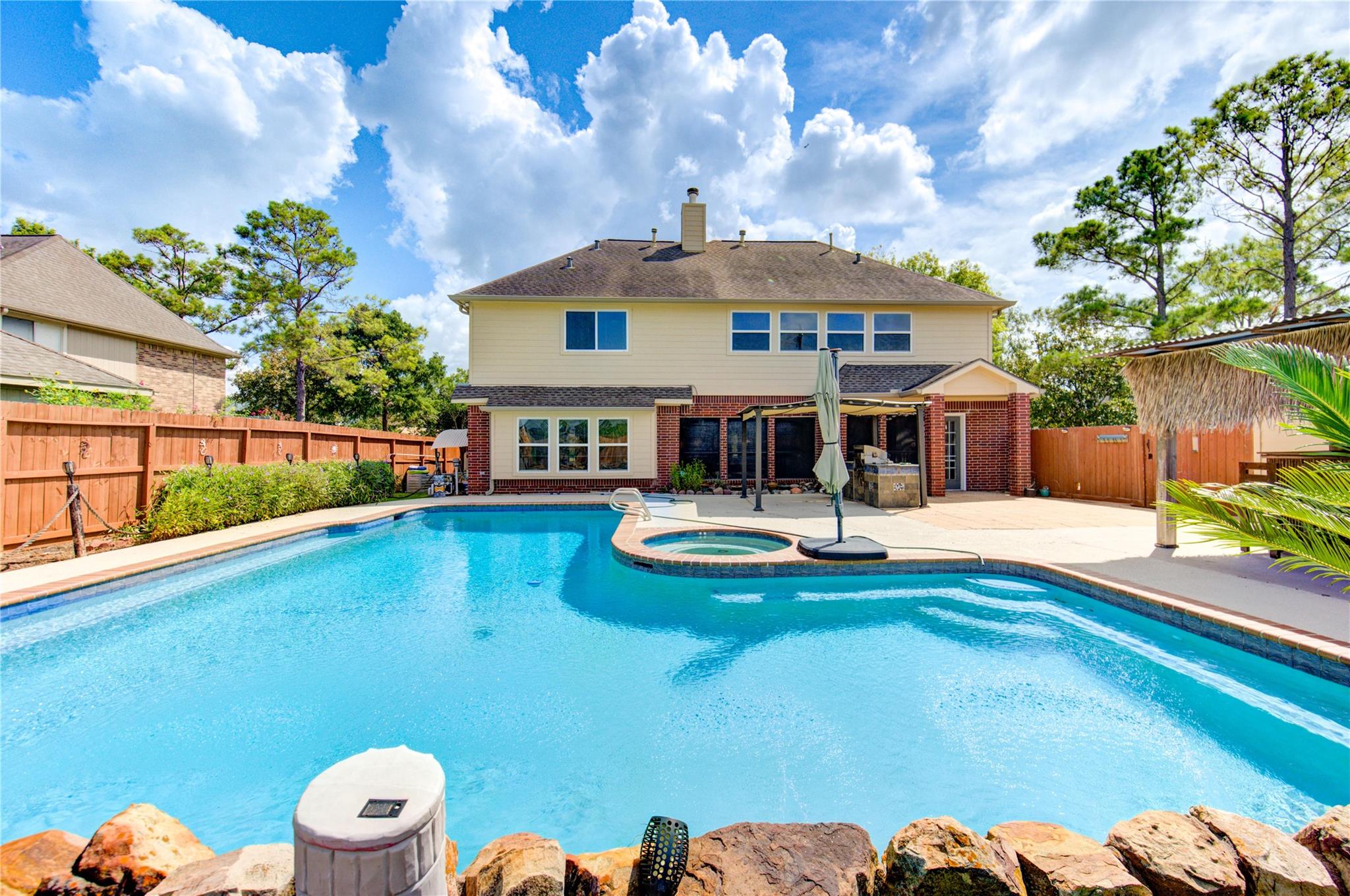 1016 Applewood Dr, Friendswood, TX 77546