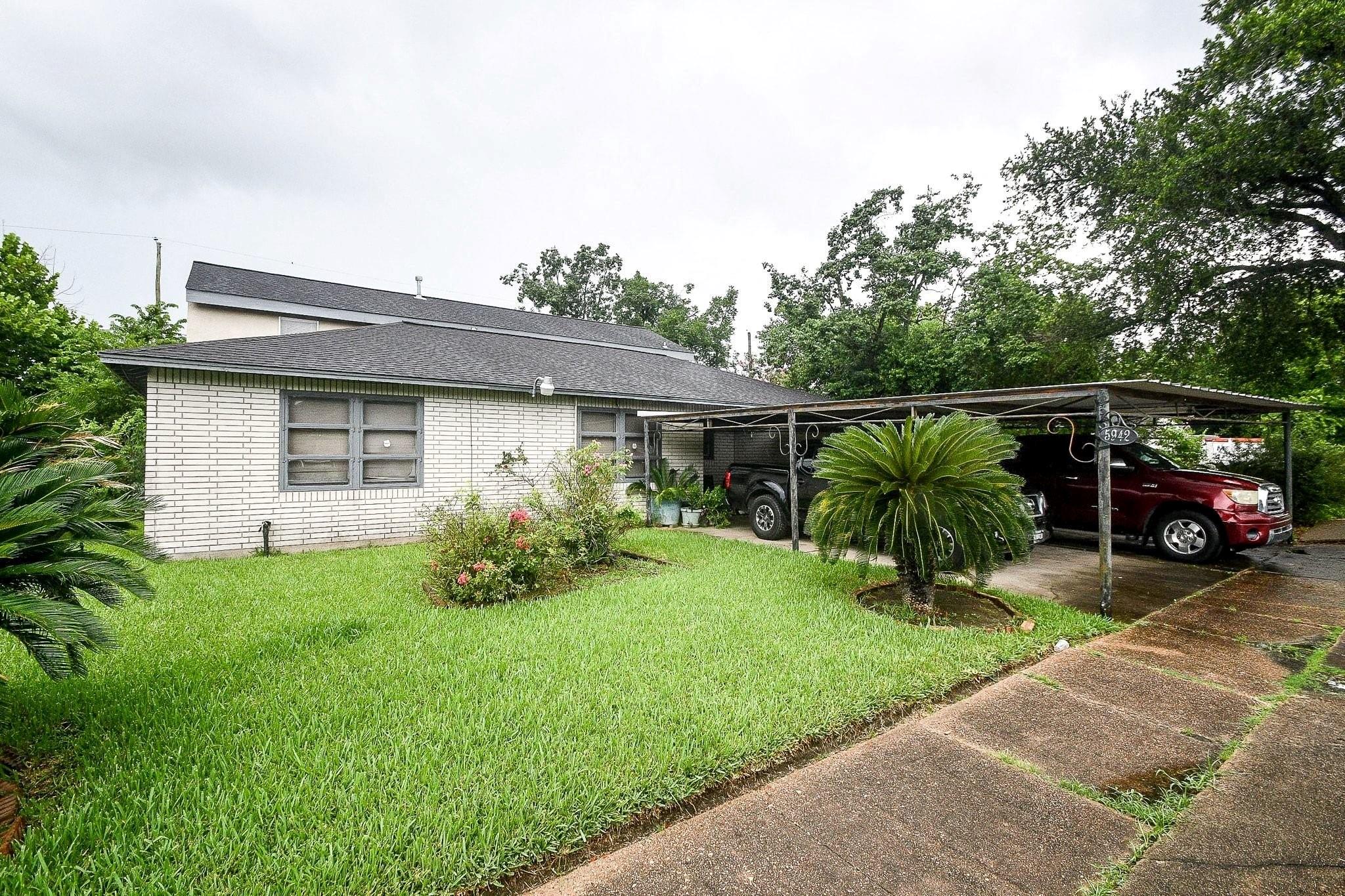 5942 Pershing St, Houston, TX 77033