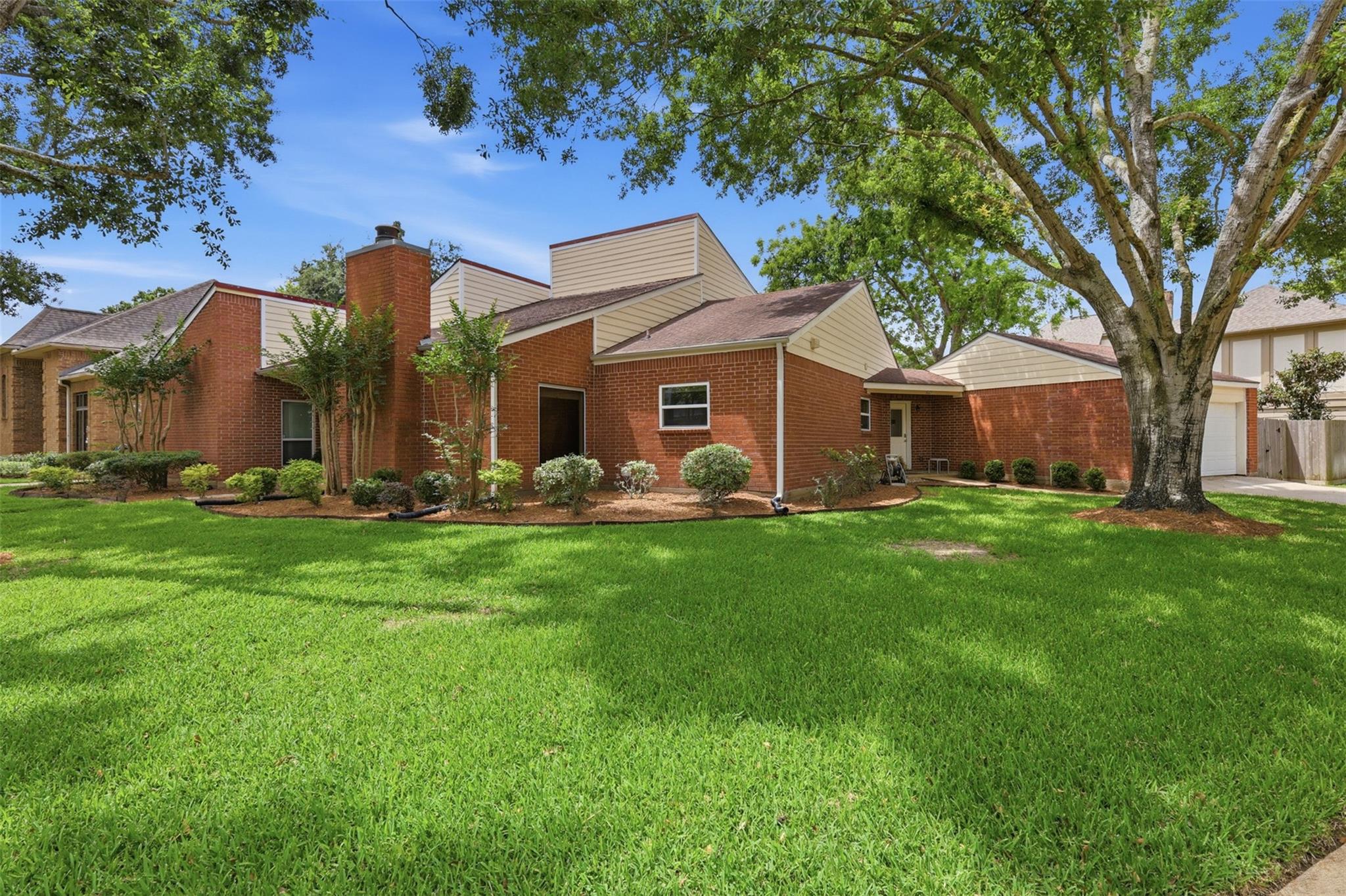 1022 Trapper Hill Dr, Houston, TX 77077 photo
