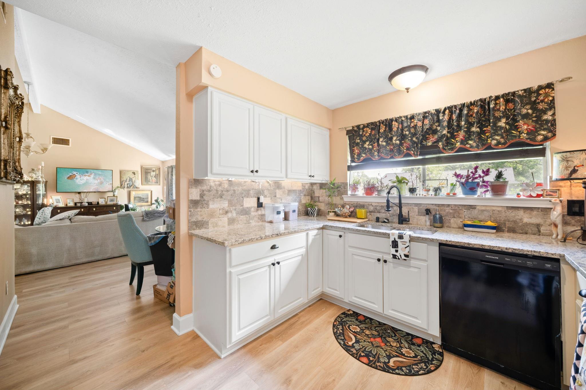 302 Forest Hills Dr, League City, TX 77573 photo