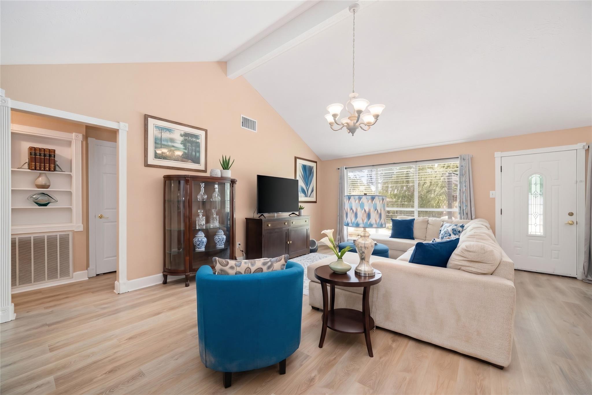 302 Forest Hills Dr, League City, TX 77573
