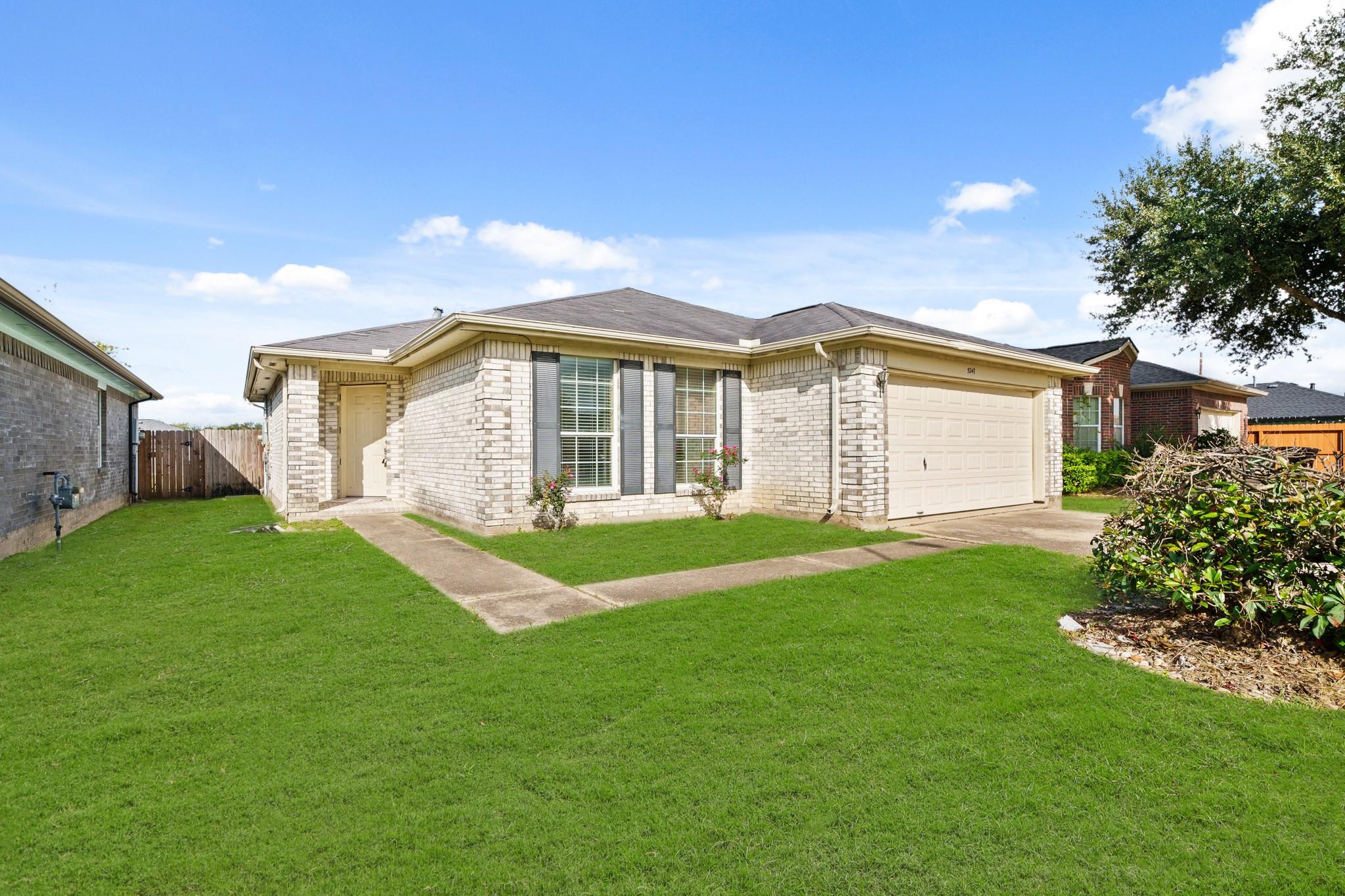 5247 Panay Park Dr, Houston, TX 77048 photo
