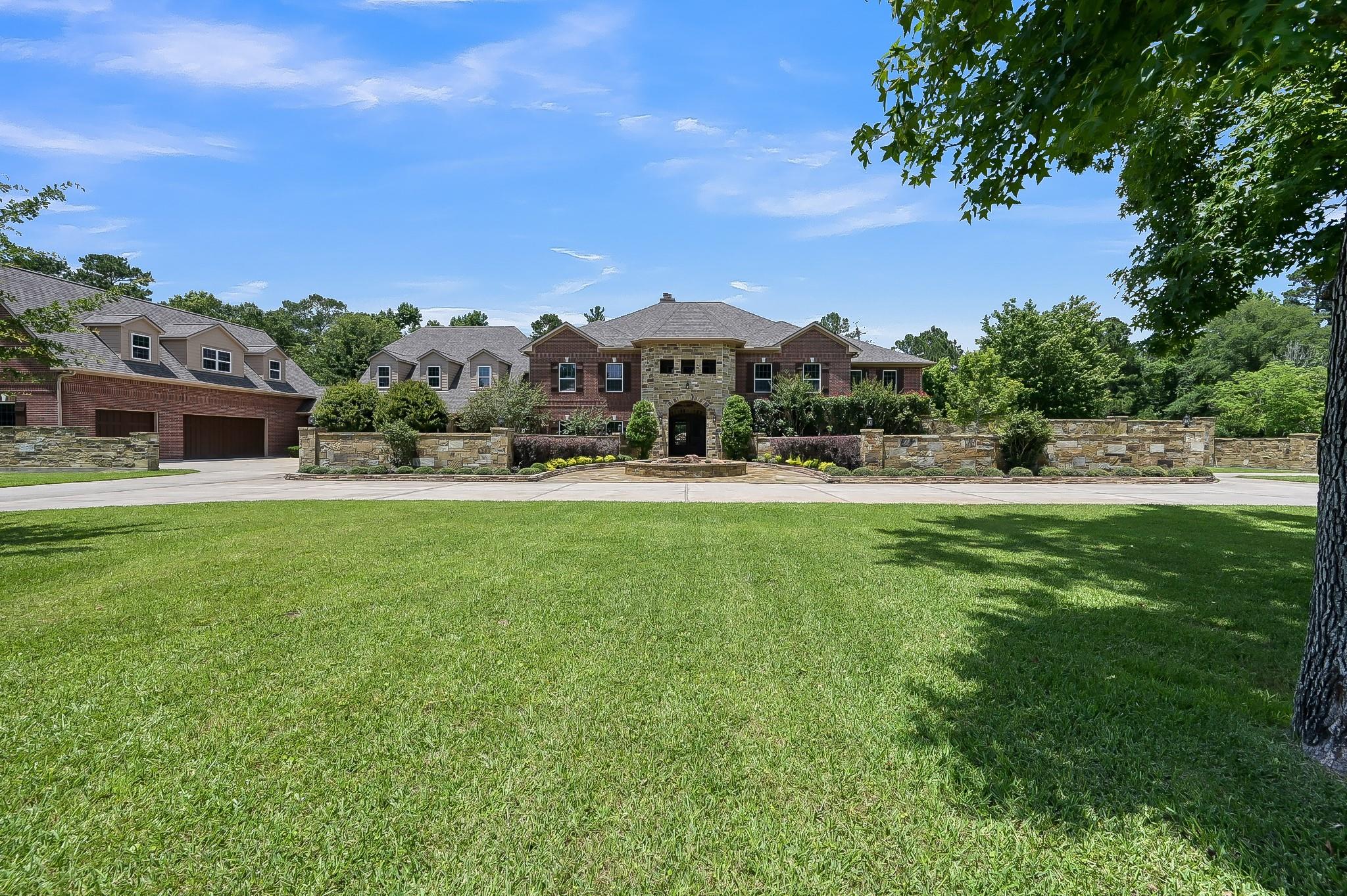 9310 Diamante Dr, Magnolia, TX 77354 photo