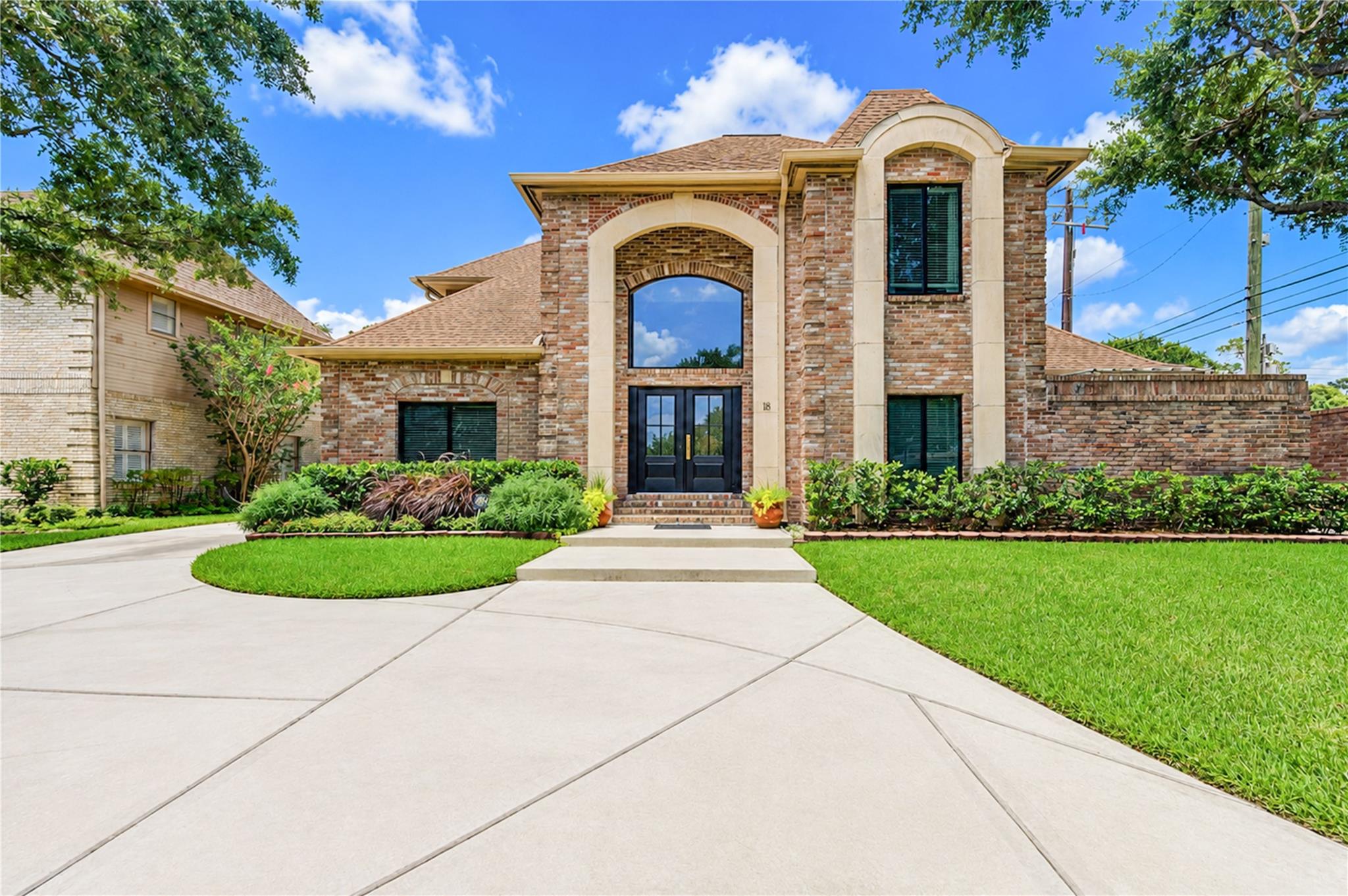 18 Hickory Shadows Dr, Houston, TX 77055 photo