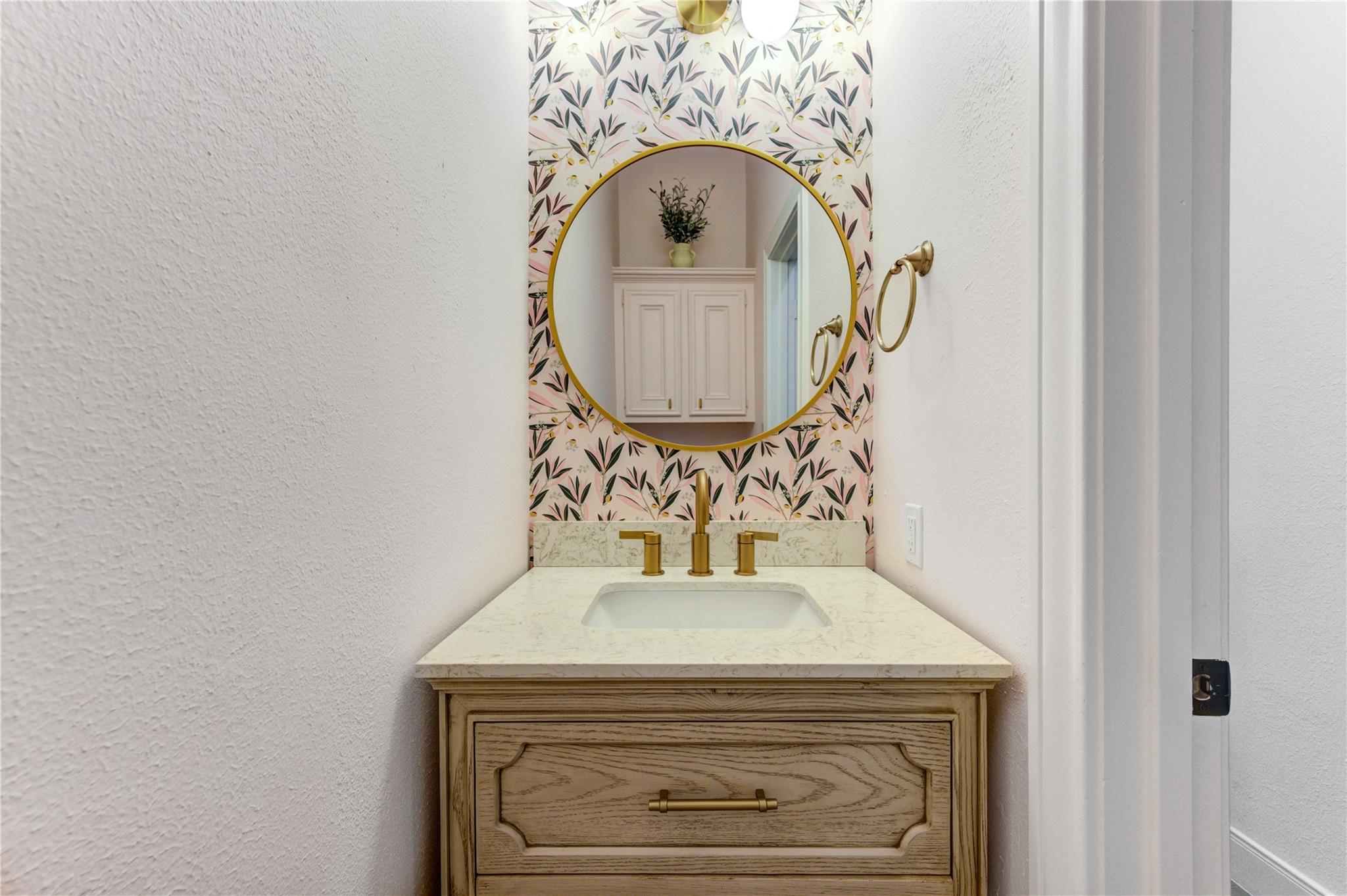 18 Hickory Shadows Dr, Houston, TX 77055 photo