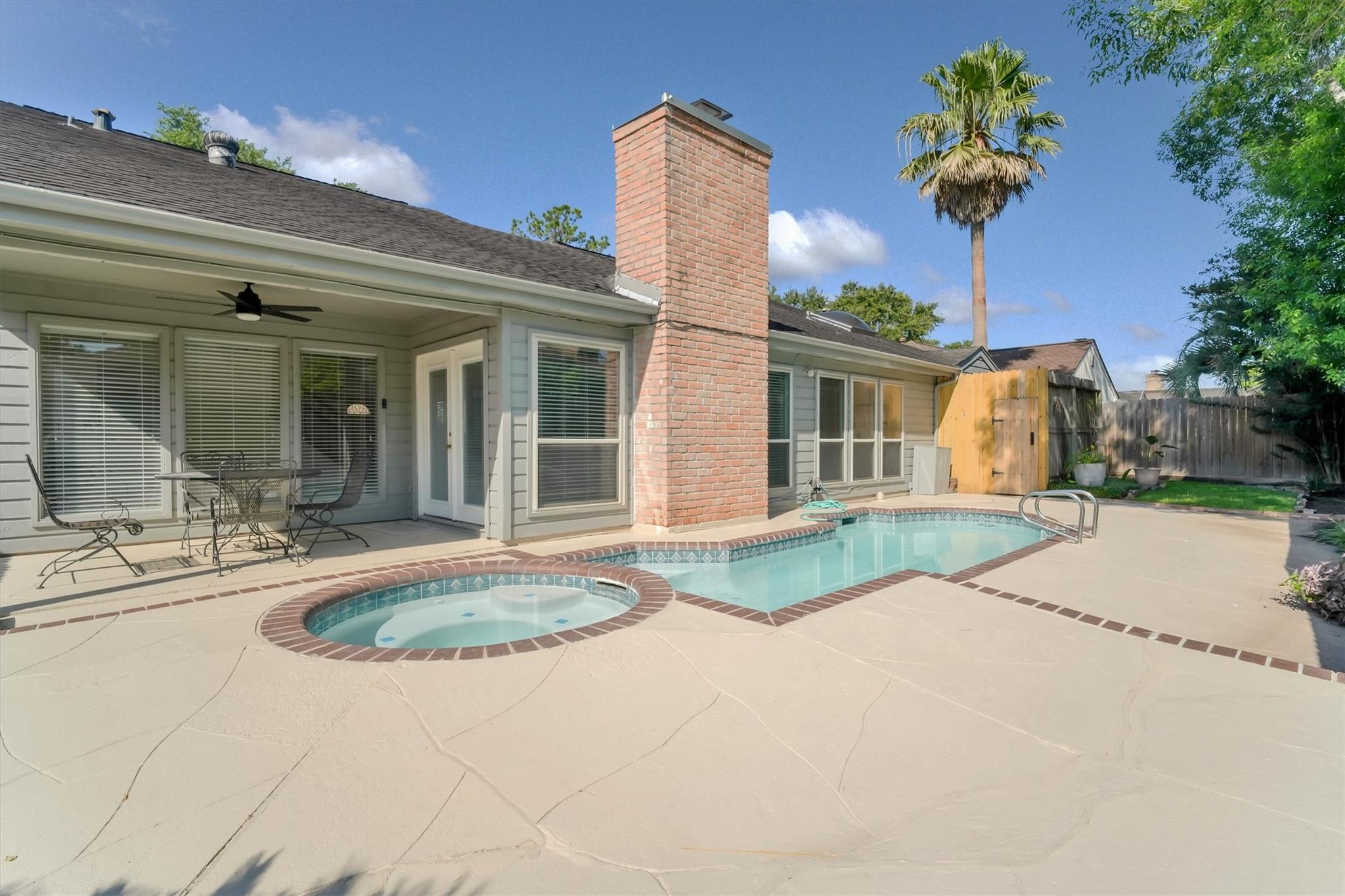 12206 Burgoyne Dr, Houston, TX 77077 photo